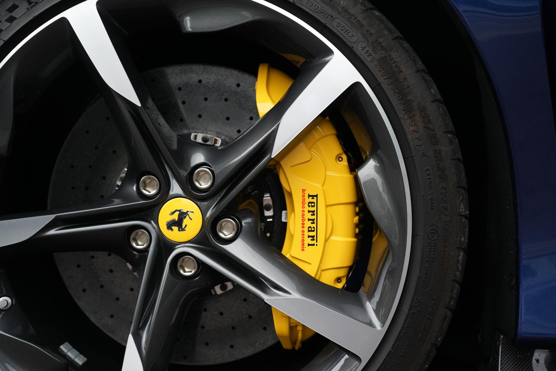 Ferrari SF90 Spider 4.0 V8 2025  48