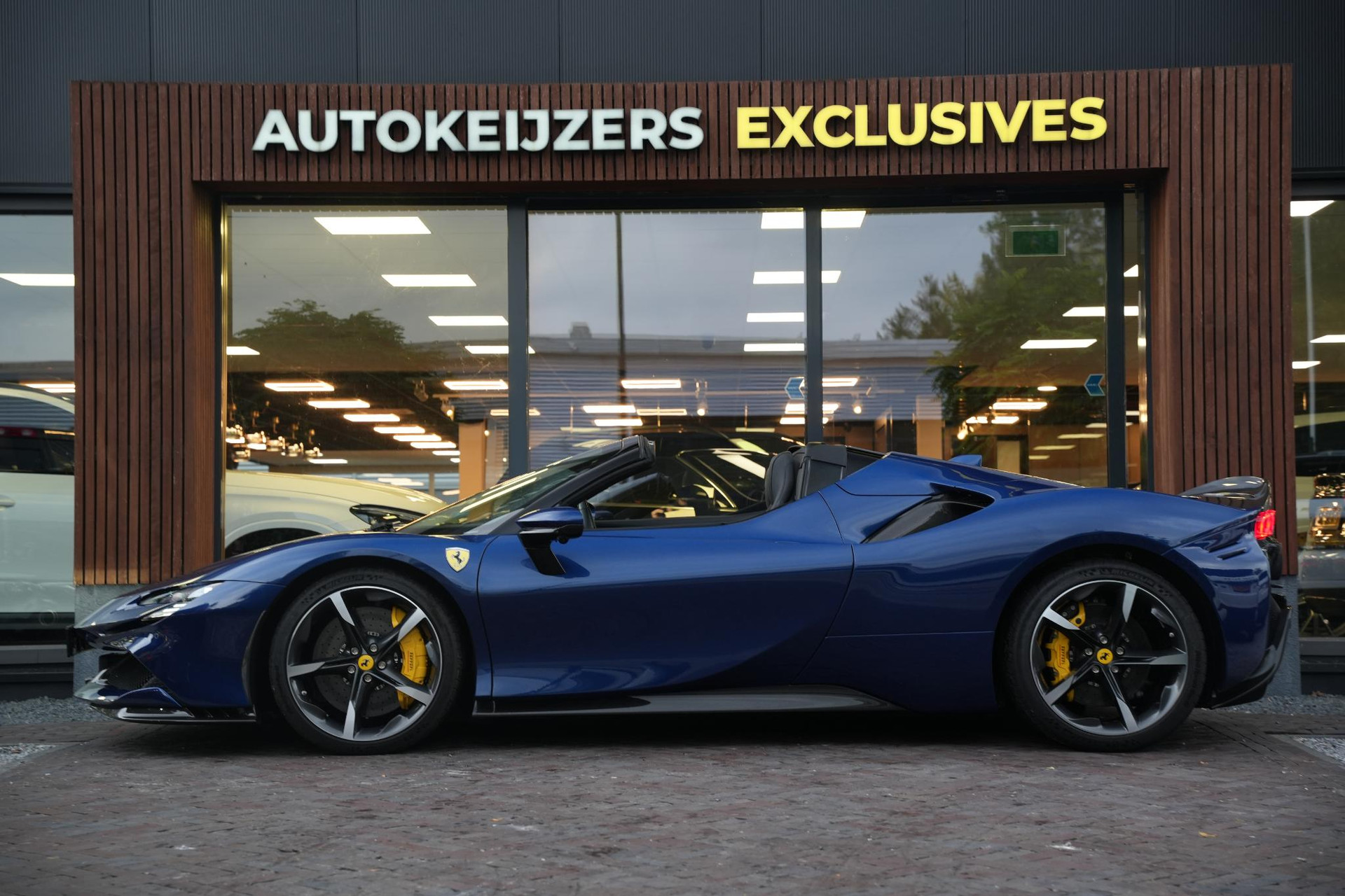 Ferrari SF90 Spider 4.0 V8 2025  9
