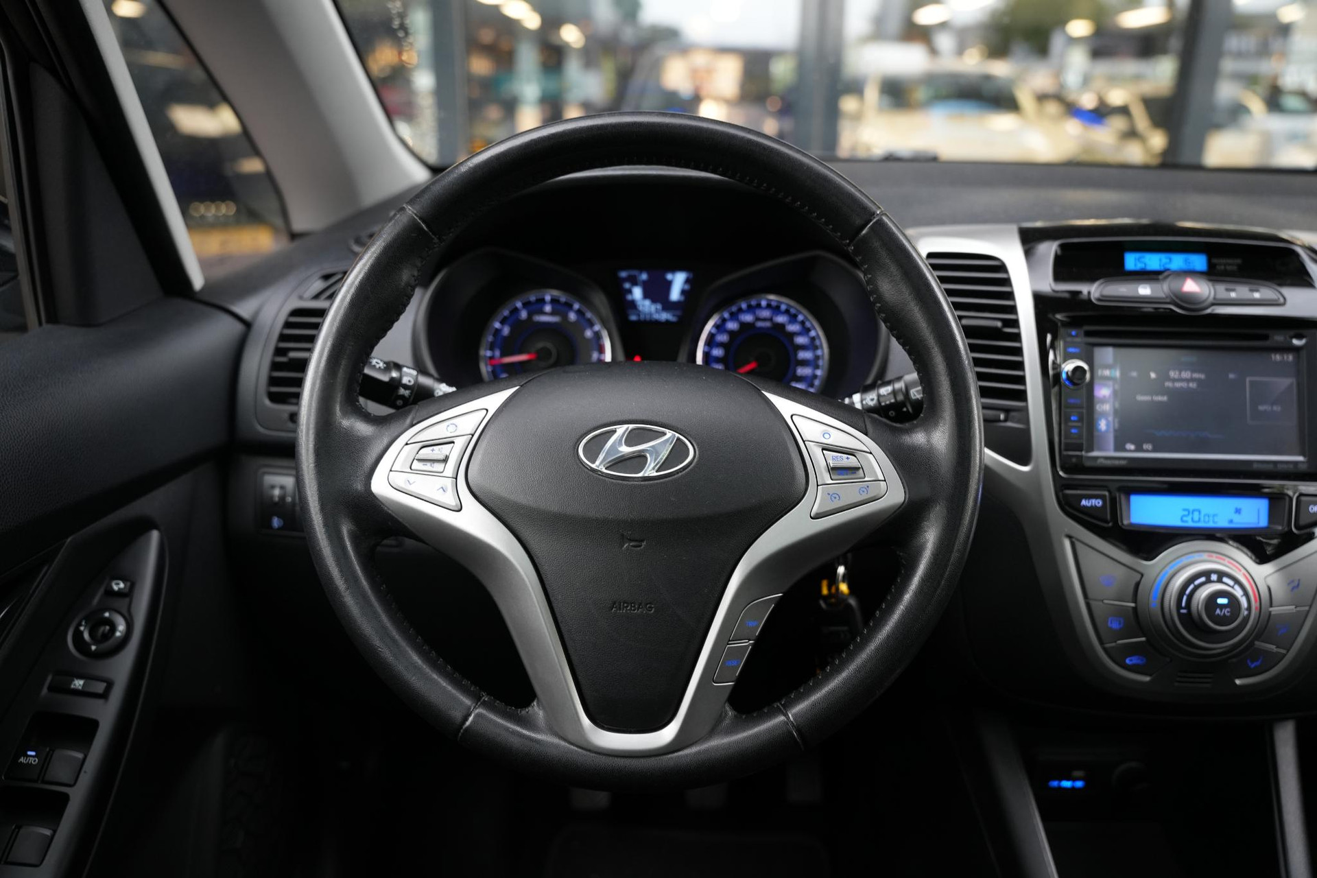 Hyundai ix20 1.4i i-Vision 2012 Phantom Black Metallic/Phantom Black Pearl (PAE) 10