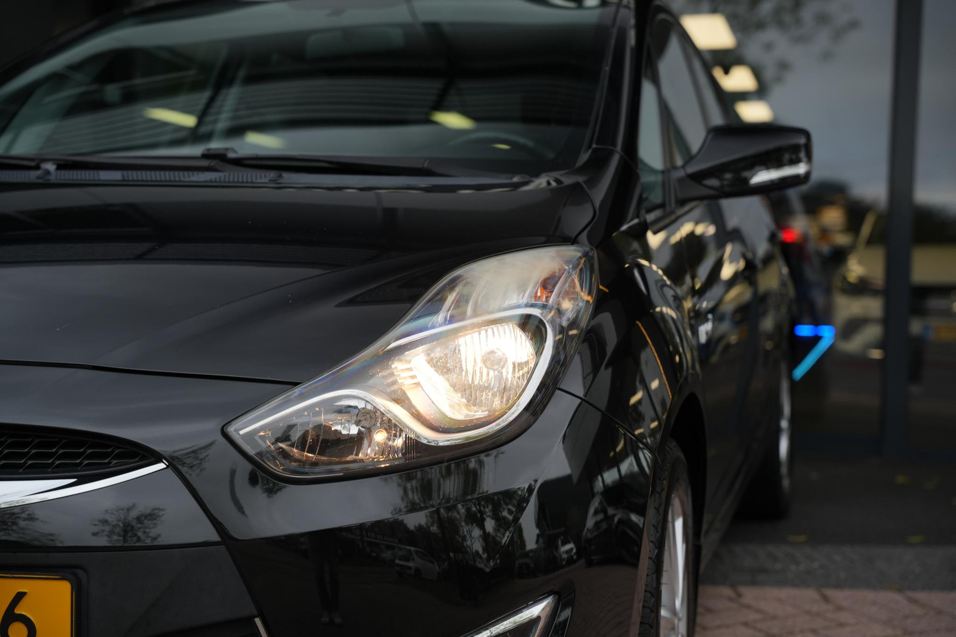 Hyundai ix20 1.4i i-Vision 2012 Phantom Black Metallic/Phantom Black Pearl (PAE) 17