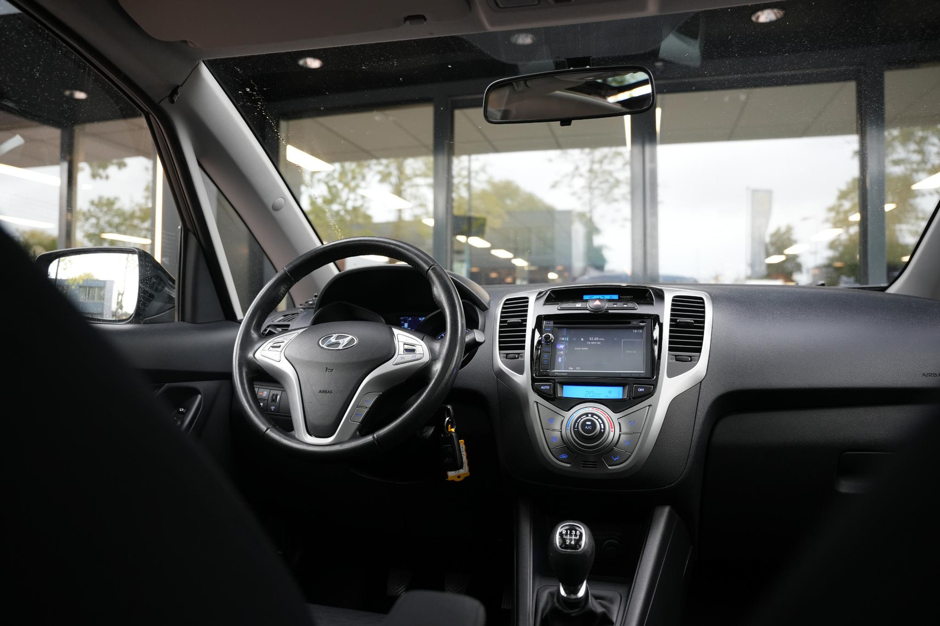 Hyundai ix20 1.4i i-Vision 2012 Phantom Black Metallic/Phantom Black Pearl (PAE) 25
