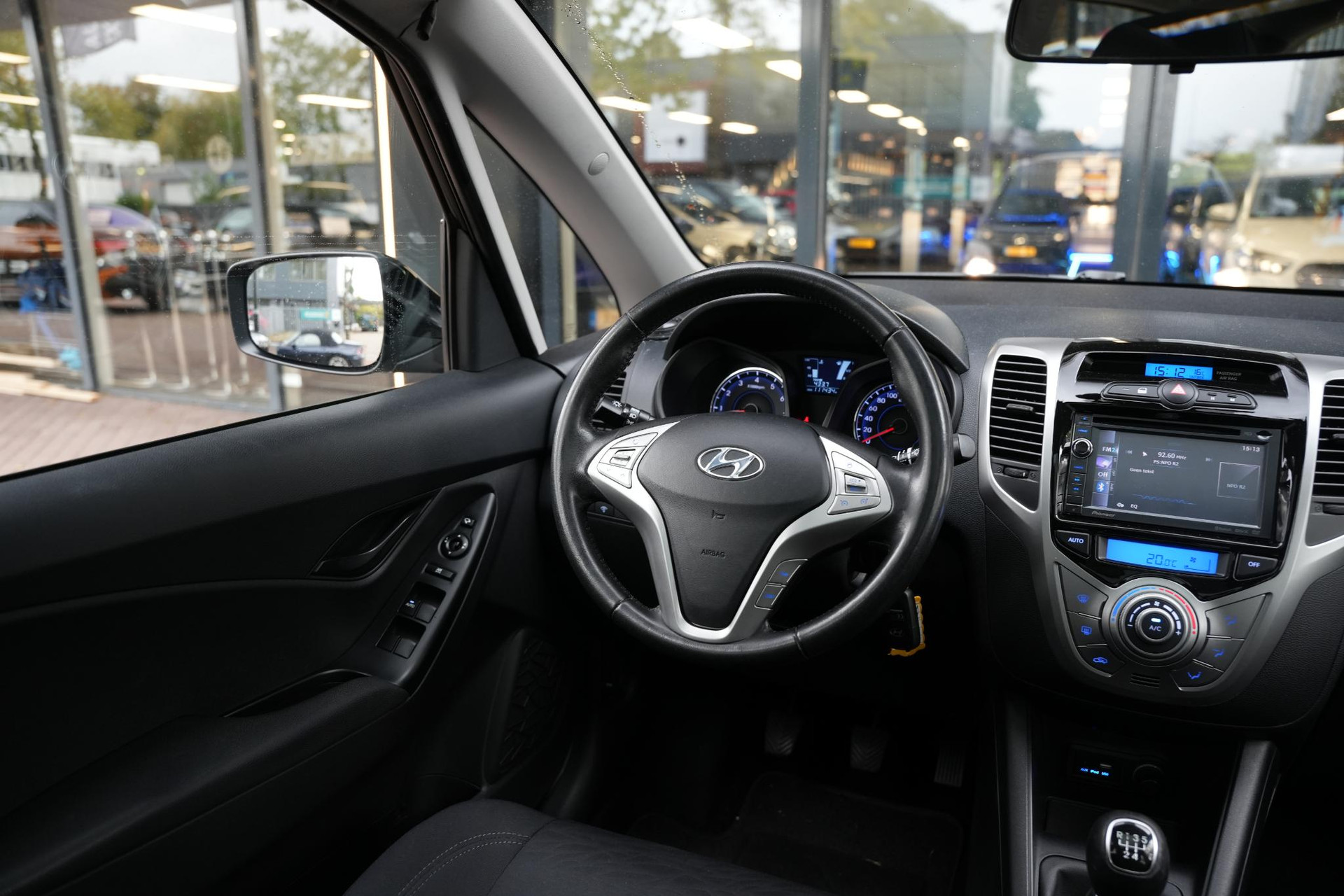 Hyundai ix20 1.4i i-Vision 2012 Phantom Black Metallic/Phantom Black Pearl (PAE) 26