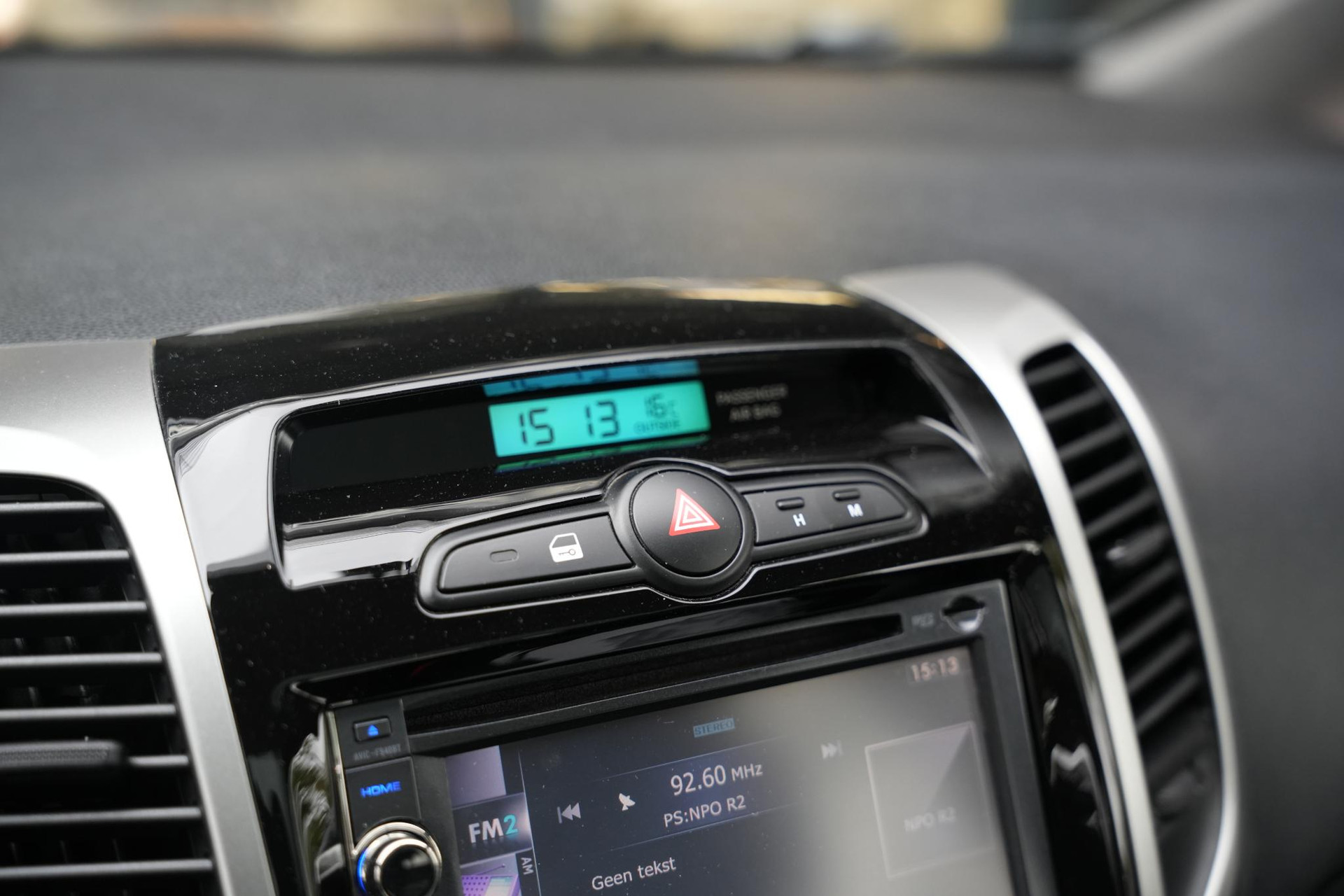 Hyundai ix20 1.4i i-Vision 2012 Phantom Black Metallic/Phantom Black Pearl (PAE) 28