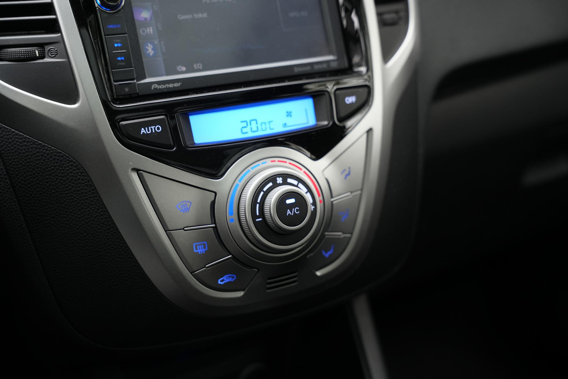 Hyundai ix20 1.4i i-Vision 2012 Phantom Black Metallic/Phantom Black Pearl (PAE) 29