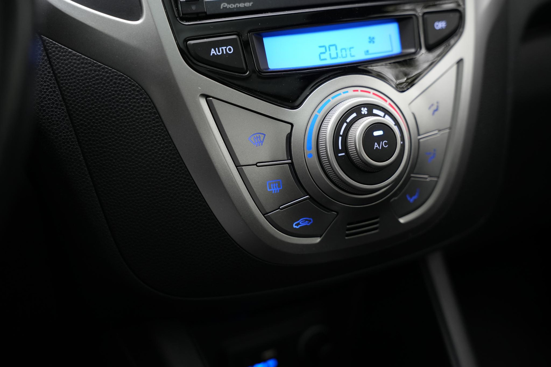 Hyundai ix20 1.4i i-Vision 2012 Phantom Black Metallic/Phantom Black Pearl (PAE) 30