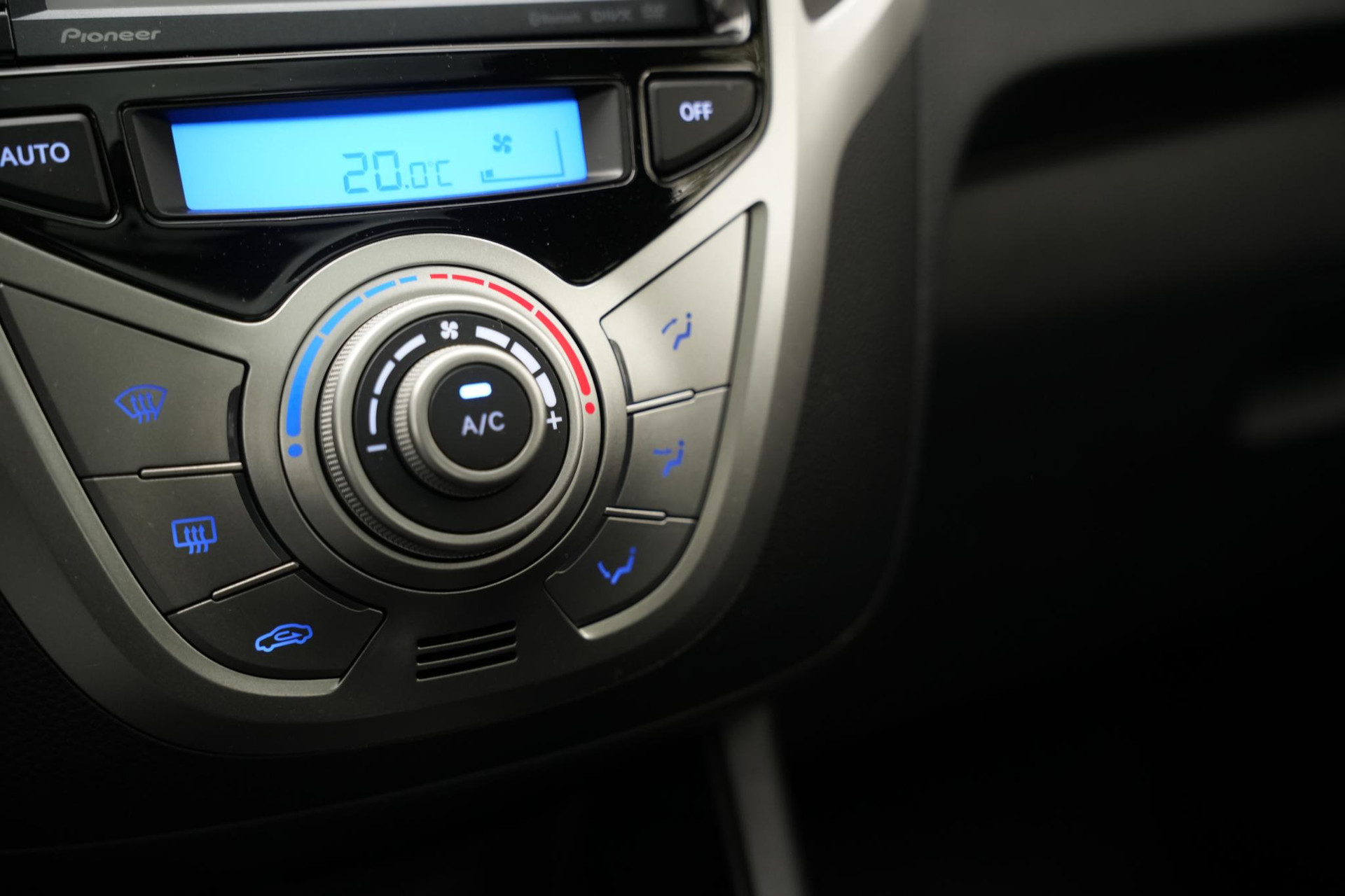 Hyundai ix20 1.4i i-Vision 2012 Phantom Black Metallic/Phantom Black Pearl (PAE) 31