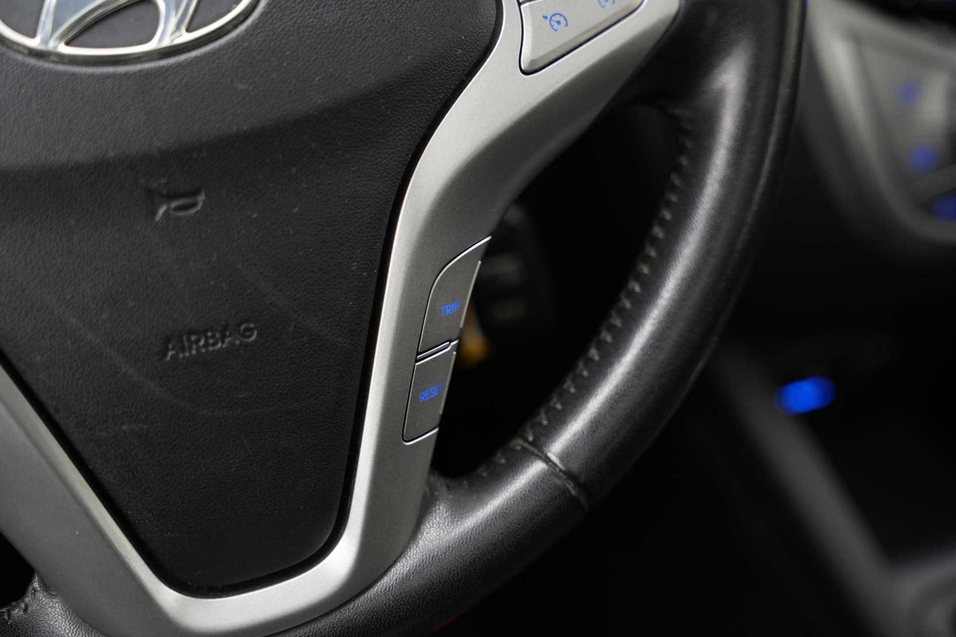 Hyundai ix20 1.4i i-Vision 2012 Phantom Black Metallic/Phantom Black Pearl (PAE) 36