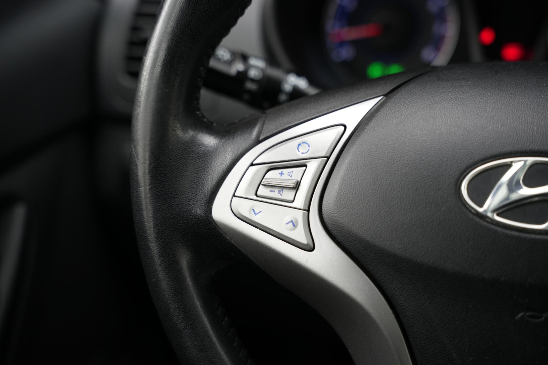 Hyundai ix20 1.4i i-Vision 2012 Phantom Black Metallic/Phantom Black Pearl (PAE) 37