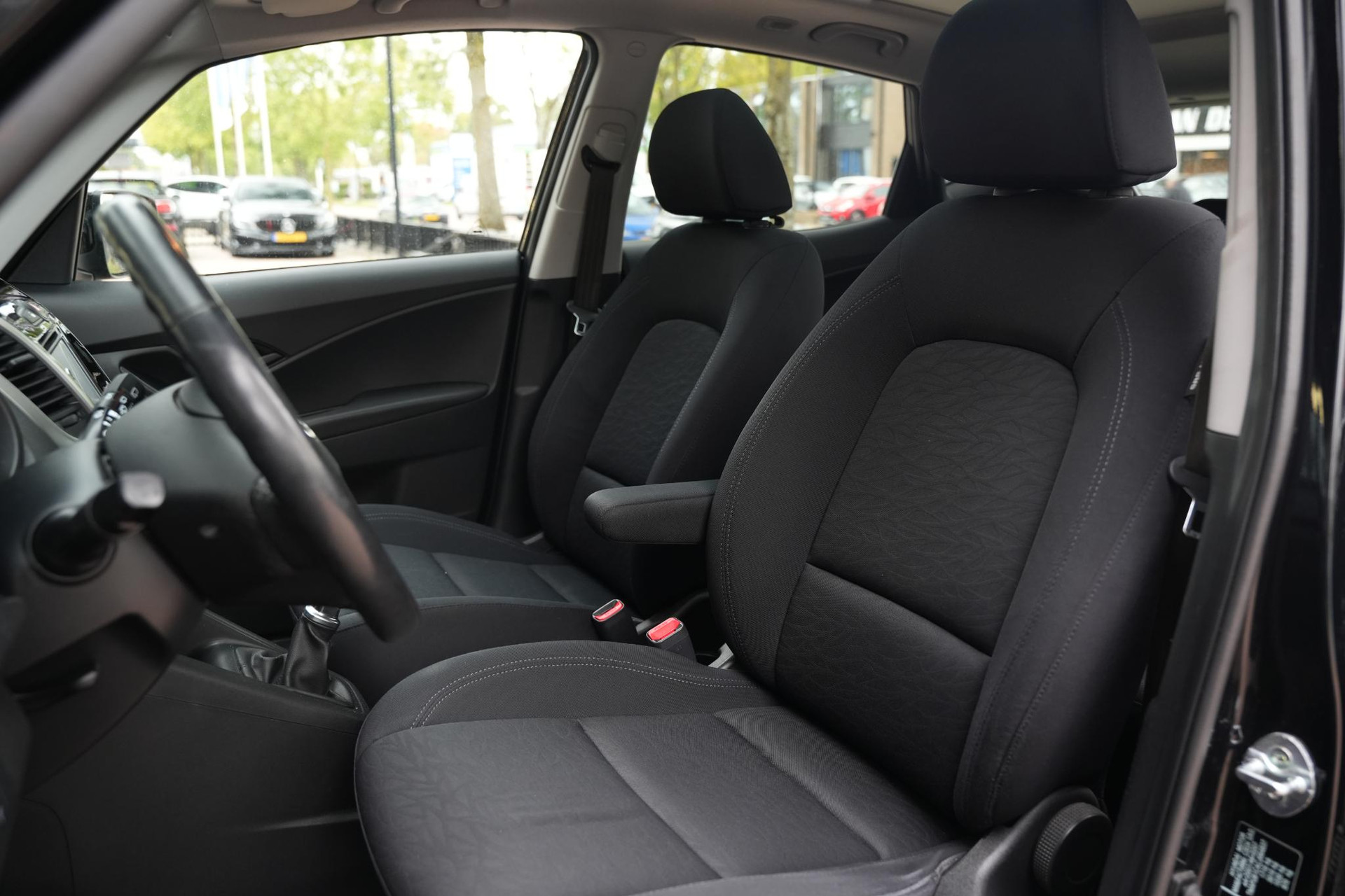Hyundai ix20 1.4i i-Vision 2012 Phantom Black Metallic/Phantom Black Pearl (PAE) 6
