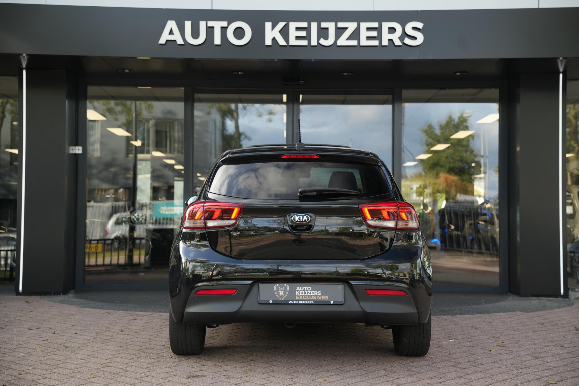 Kia Rio 1.4 Platinum Edition 2017 Aurora Black Pearl (ABP) 11