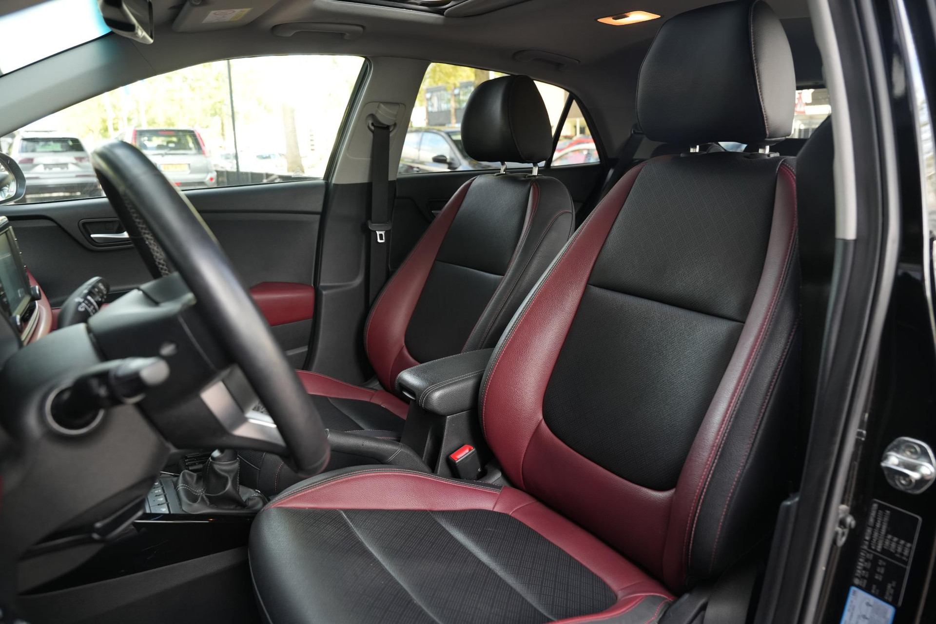 Kia Rio 1.4 Platinum Edition 2017 Aurora Black Pearl (ABP) 4