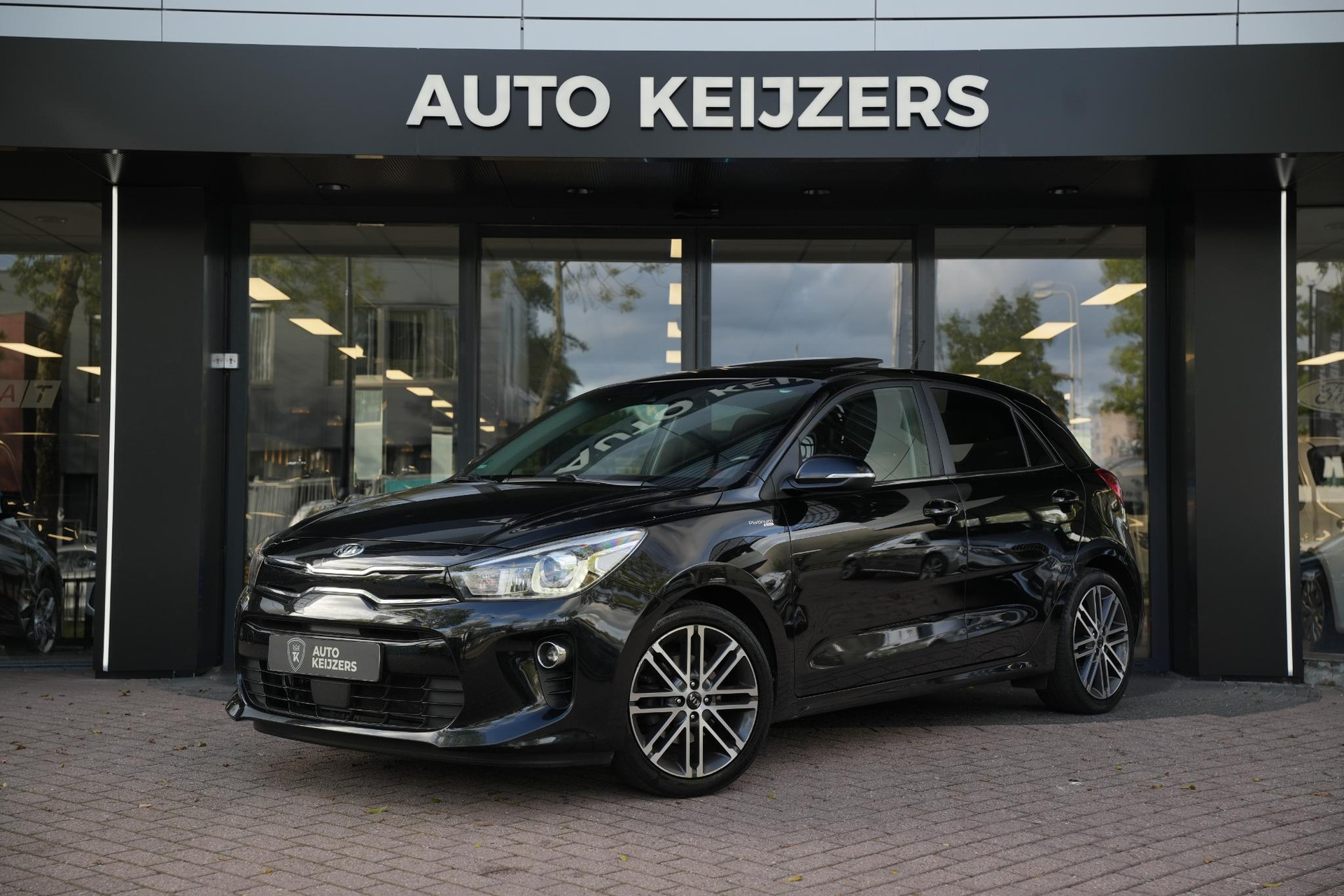 Kia Rio 1.4 Platinum Edition 2017 Aurora Black Pearl (ABP) 5