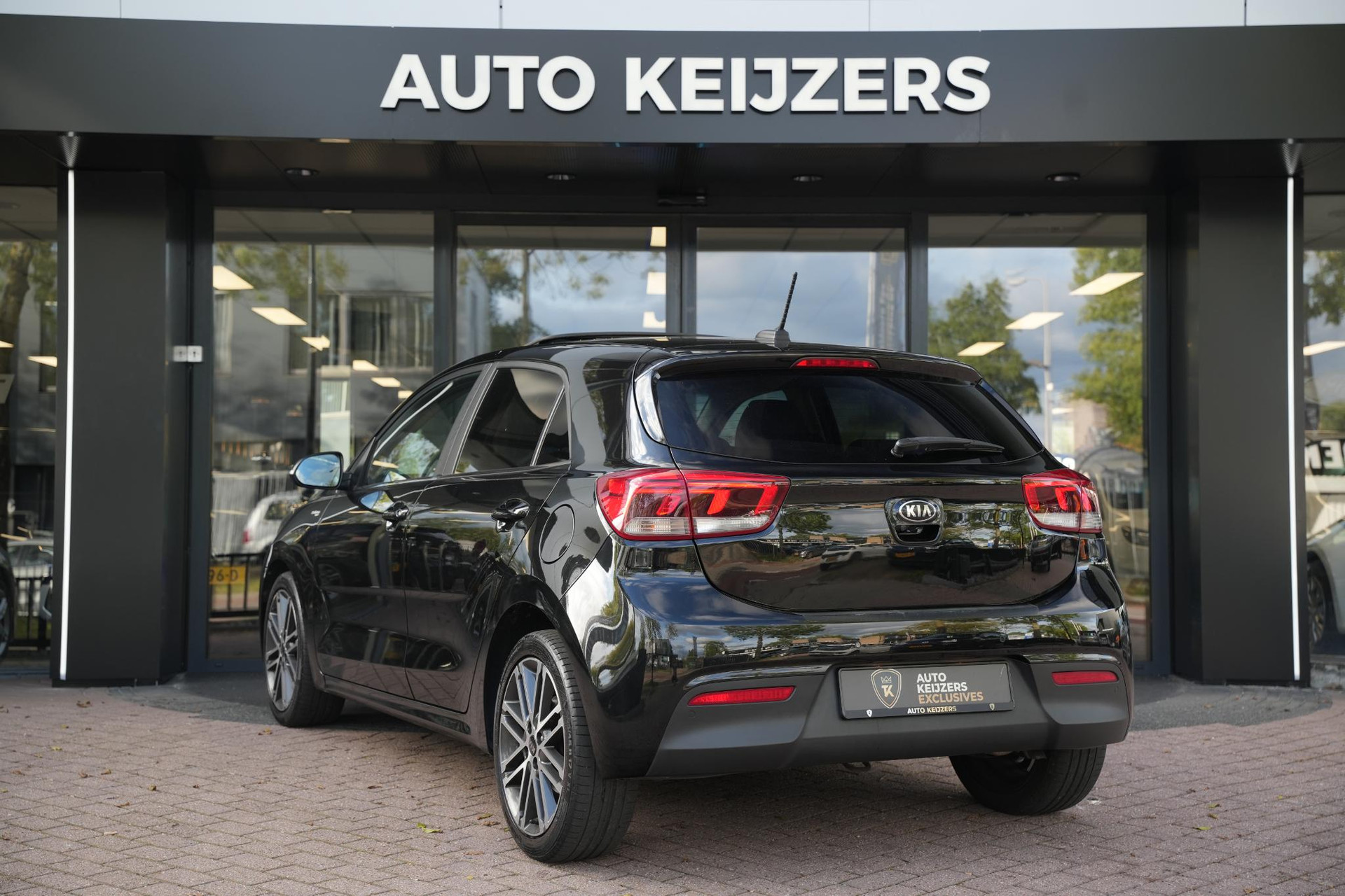 Kia Rio 1.4 Platinum Edition 2017 Aurora Black Pearl (ABP) 9