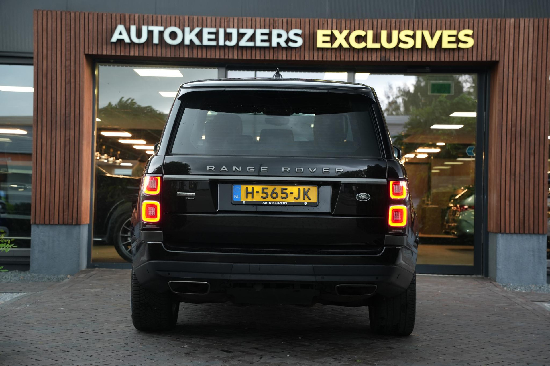 Land Rover Range Rover 2.0 P400e Autobiography 2020 Exterior Paint - Santorini Black (1AG) 11