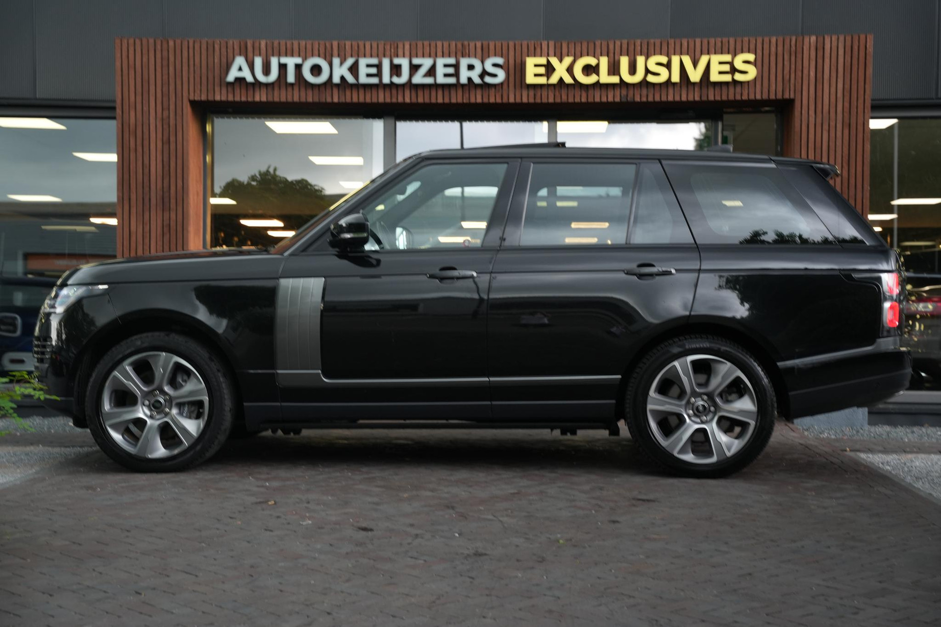 Land Rover Range Rover 2.0 P400e Autobiography 2020 Exterior Paint - Santorini Black (1AG) 7