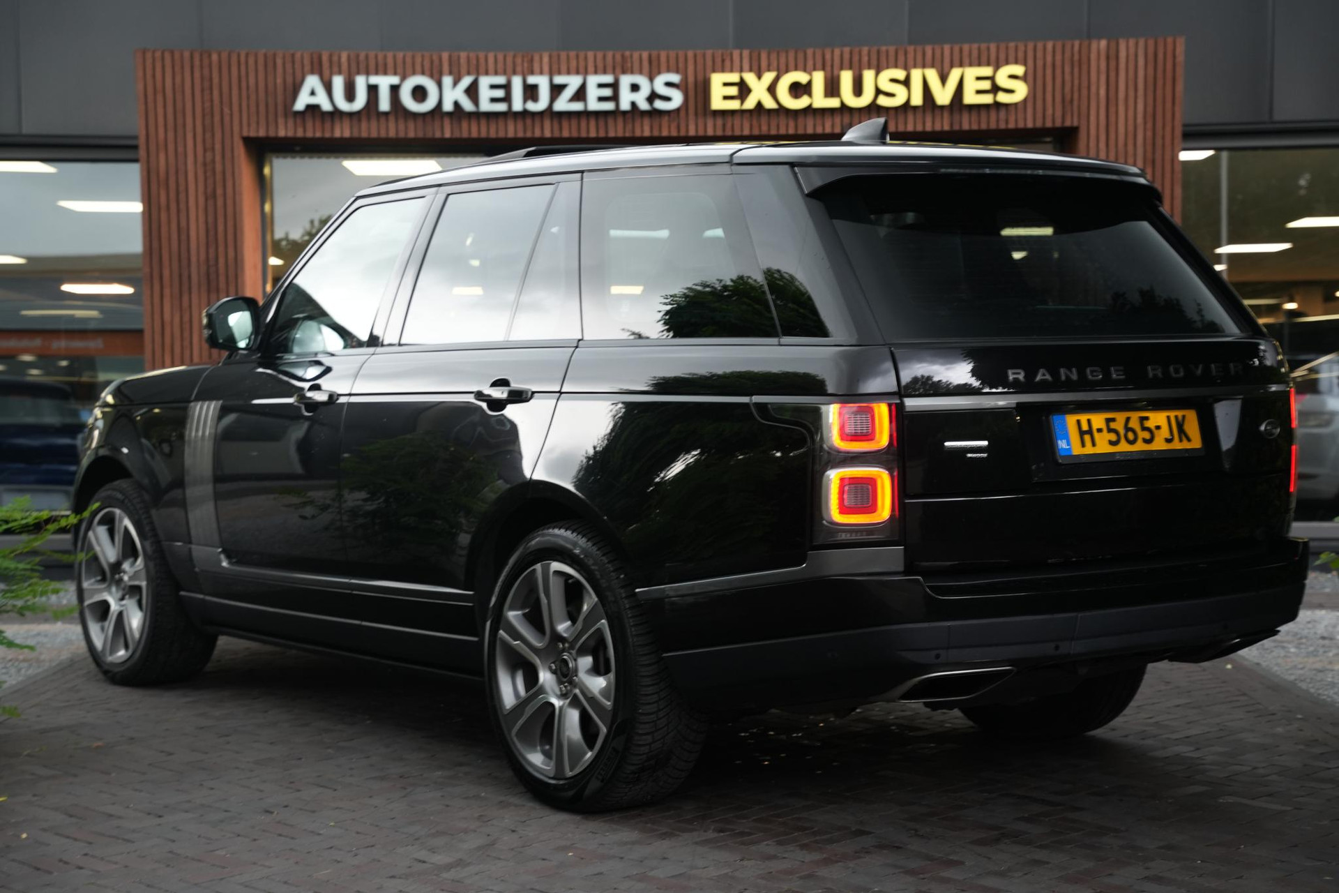 Land Rover Range Rover 2.0 P400e Autobiography 2020 Exterior Paint - Santorini Black (1AG) 9