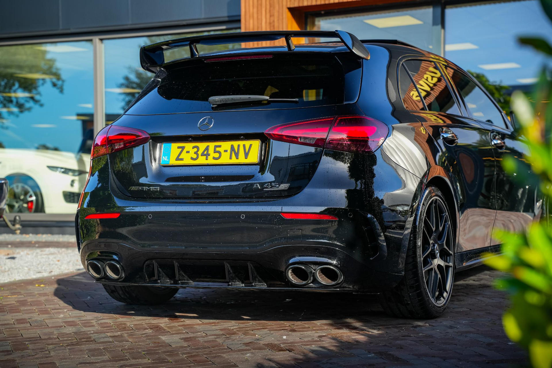 Mercedes-Benz A-Klasse AMG 45 S 4MATIC+ 2023 NIGHT BLACK - STANDARD FINISH (696U) 11