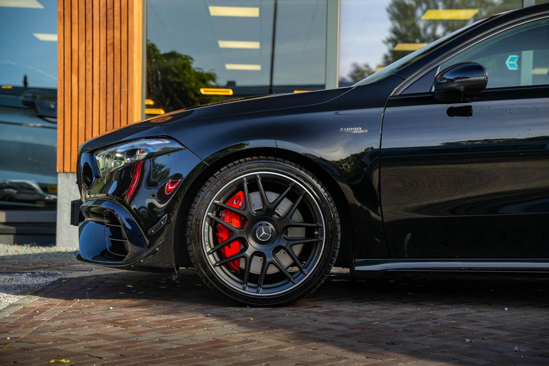 Mercedes-Benz A-Klasse AMG 45 S 4MATIC+ 2023 NIGHT BLACK - STANDARD FINISH (696U) 12