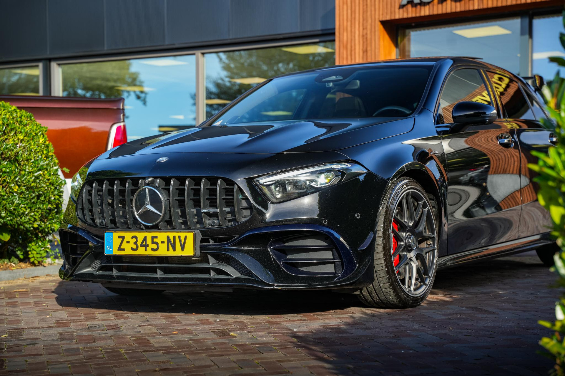 Mercedes-Benz A-Klasse AMG 45 S 4MATIC+ 2023 NIGHT BLACK - STANDARD FINISH (696U) 13