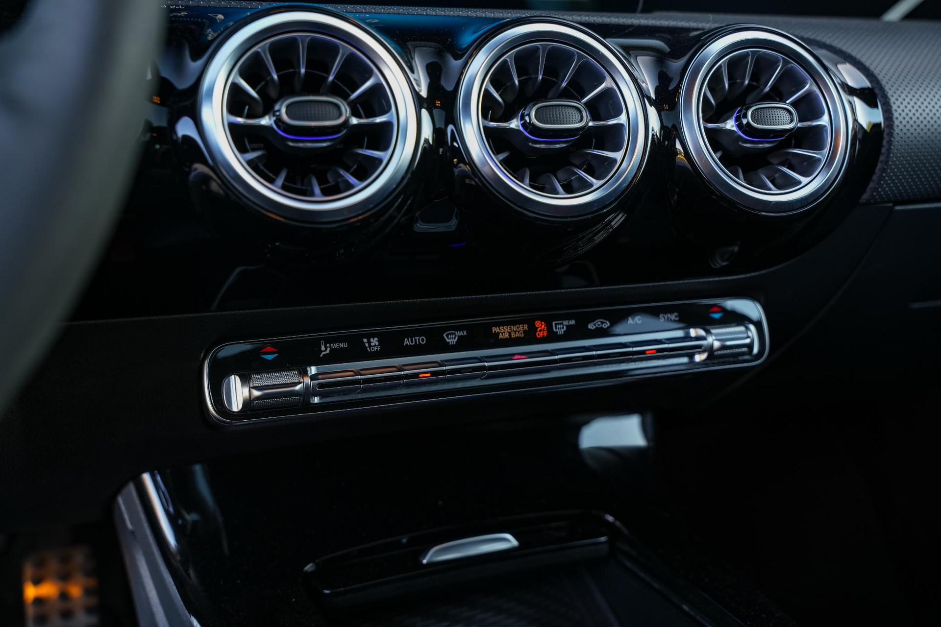 Mercedes-Benz A-Klasse AMG 45 S 4MATIC+ 2023 NIGHT BLACK - STANDARD FINISH (696U) 17