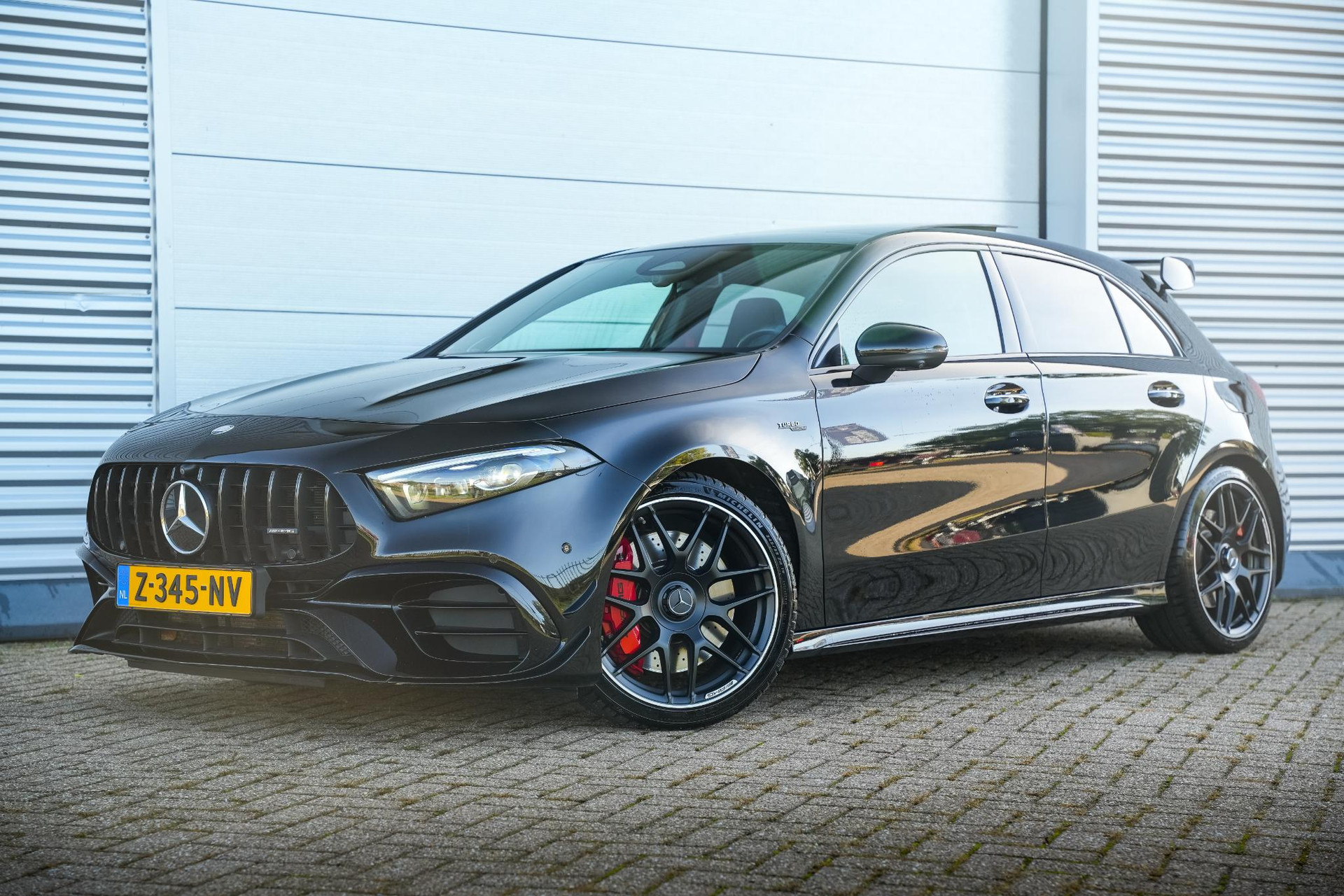 Mercedes-Benz A-Klasse AMG 45 S 4MATIC+ 2023 NIGHT BLACK - STANDARD FINISH (696U) 33