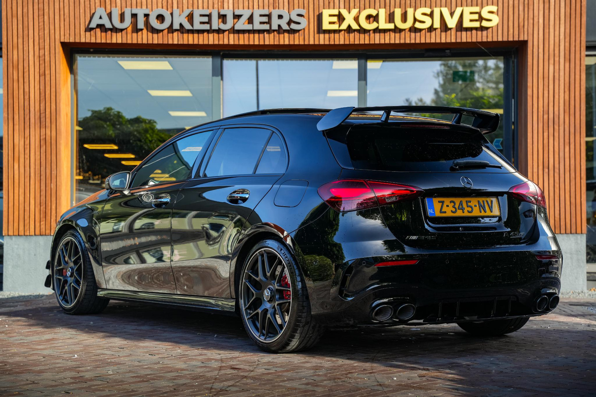 Mercedes-Benz A-Klasse AMG 45 S 4MATIC+ 2023 NIGHT BLACK - STANDARD FINISH (696U) 7