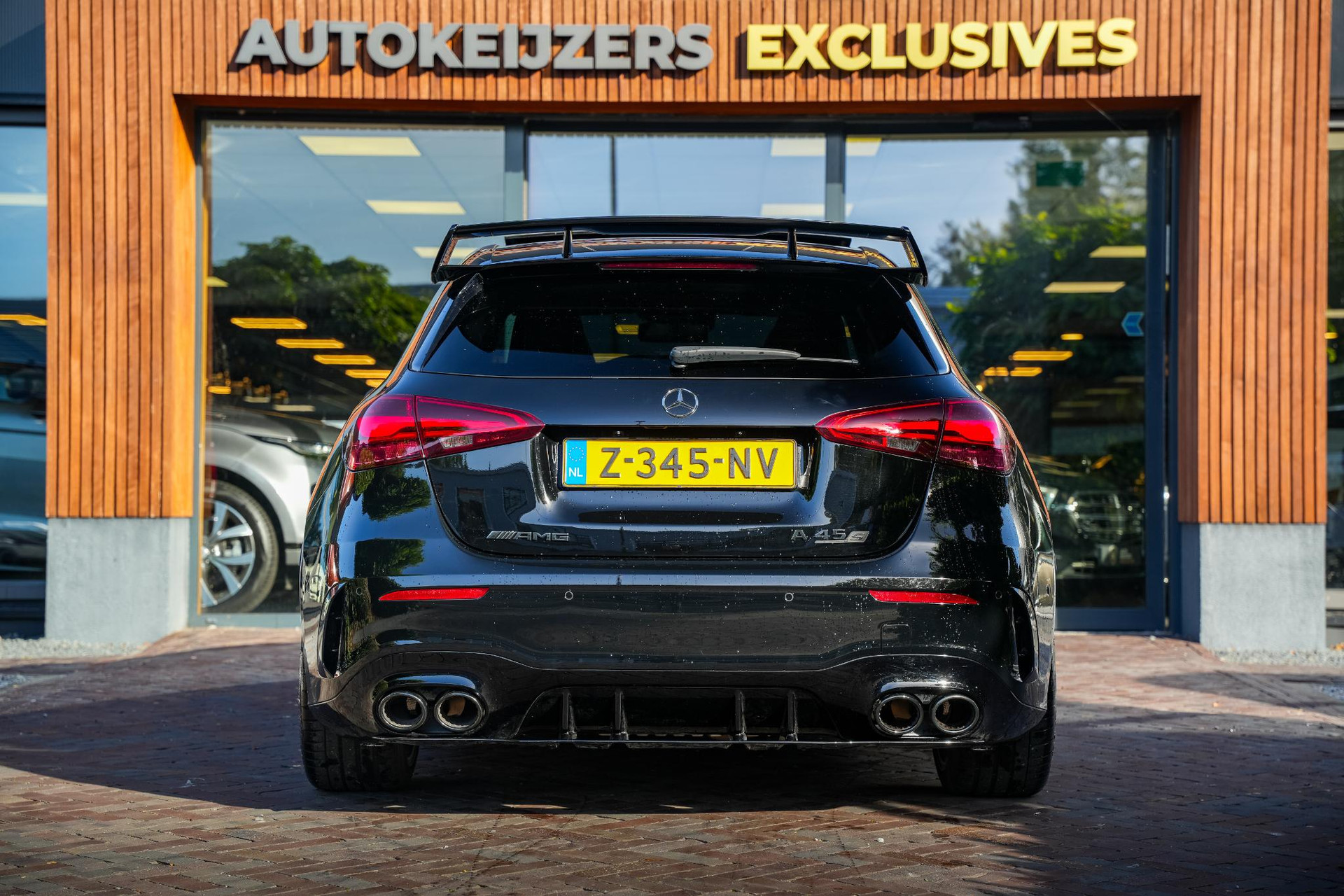 Mercedes-Benz A-Klasse AMG 45 S 4MATIC+ 2023 NIGHT BLACK - STANDARD FINISH (696U) 9
