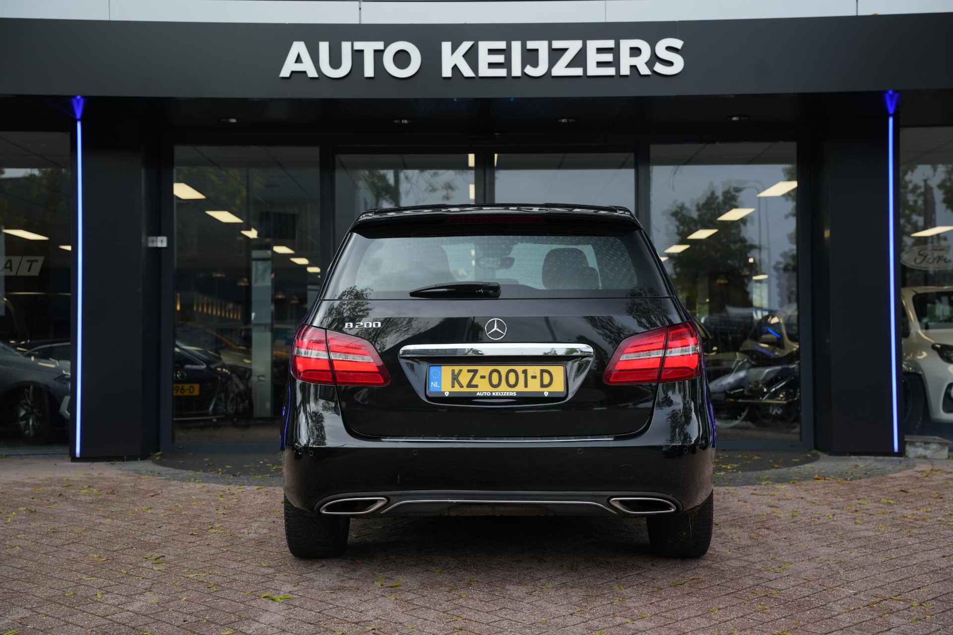 Mercedes-Benz B-Klasse 200 Ambition 2016 KOSMOSBLACK - MET. (191U) 11