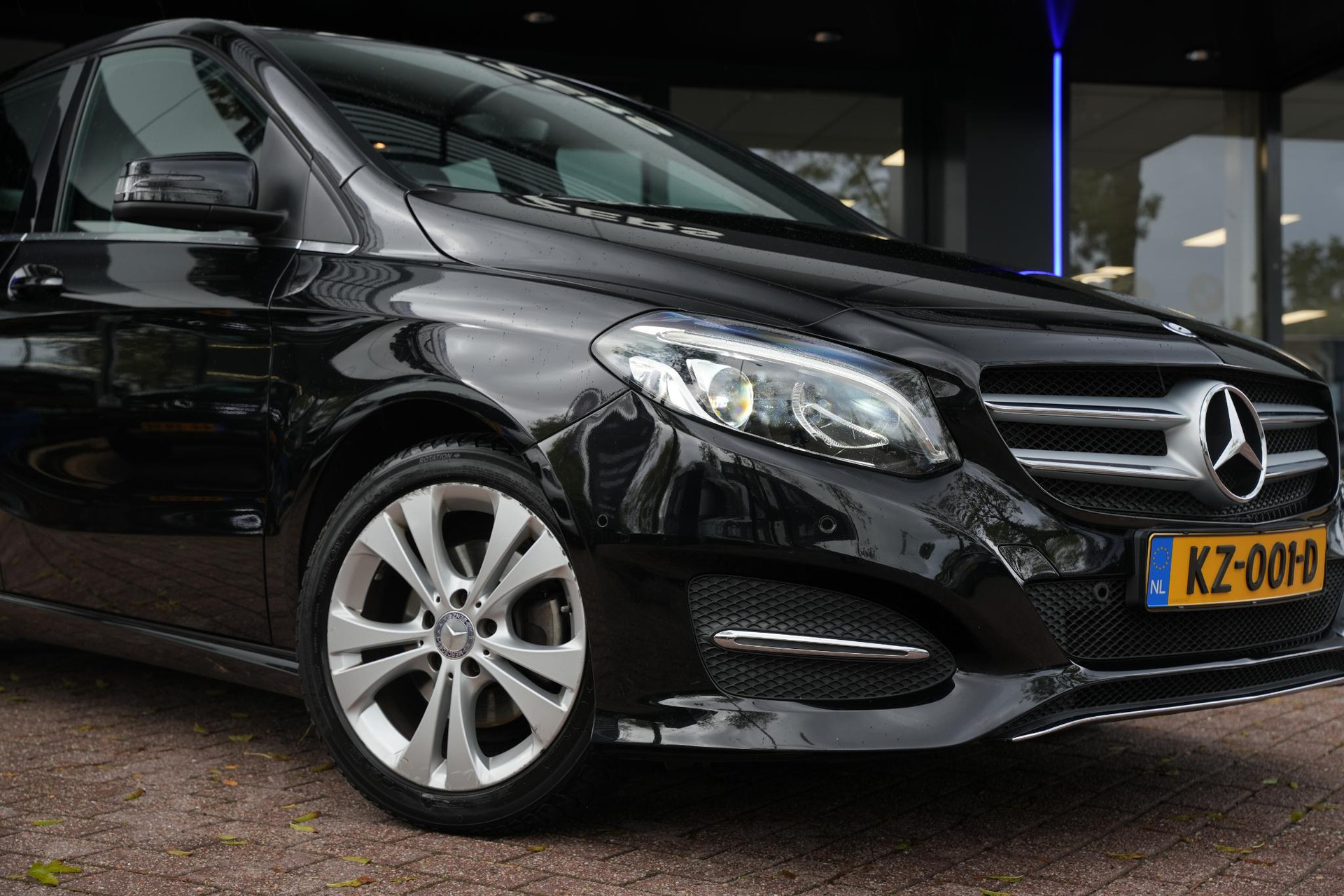 Mercedes-Benz B-Klasse 200 Ambition 2016 KOSMOSBLACK - MET. (191U) 14