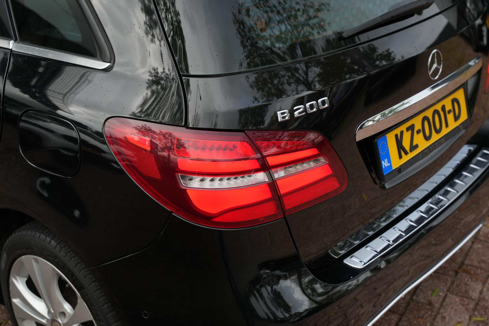 Mercedes-Benz B-Klasse 200 Ambition 2016 KOSMOSBLACK - MET. (191U) 18