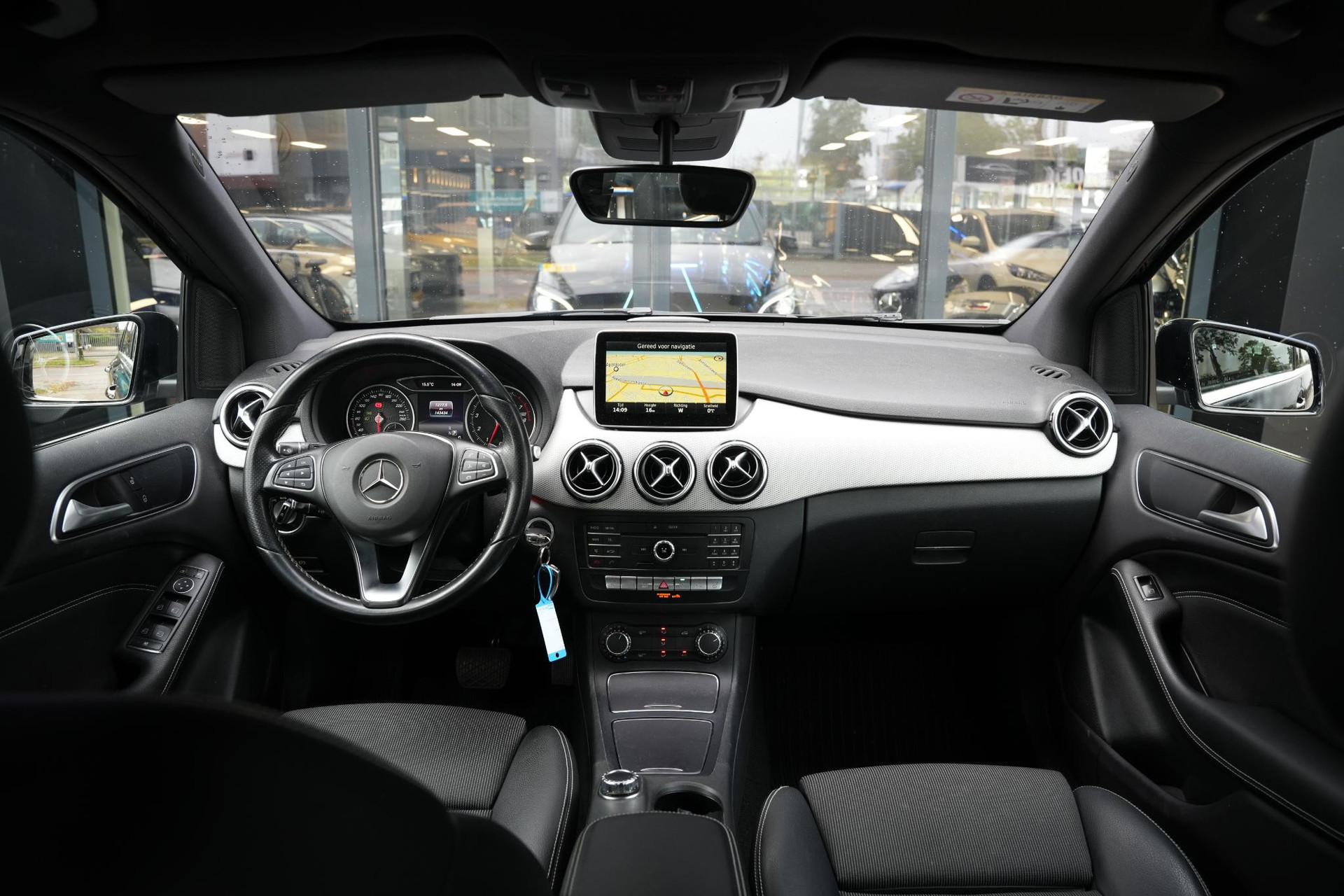 Mercedes-Benz B-Klasse 200 Ambition 2016 KOSMOSBLACK - MET. (191U) 2
