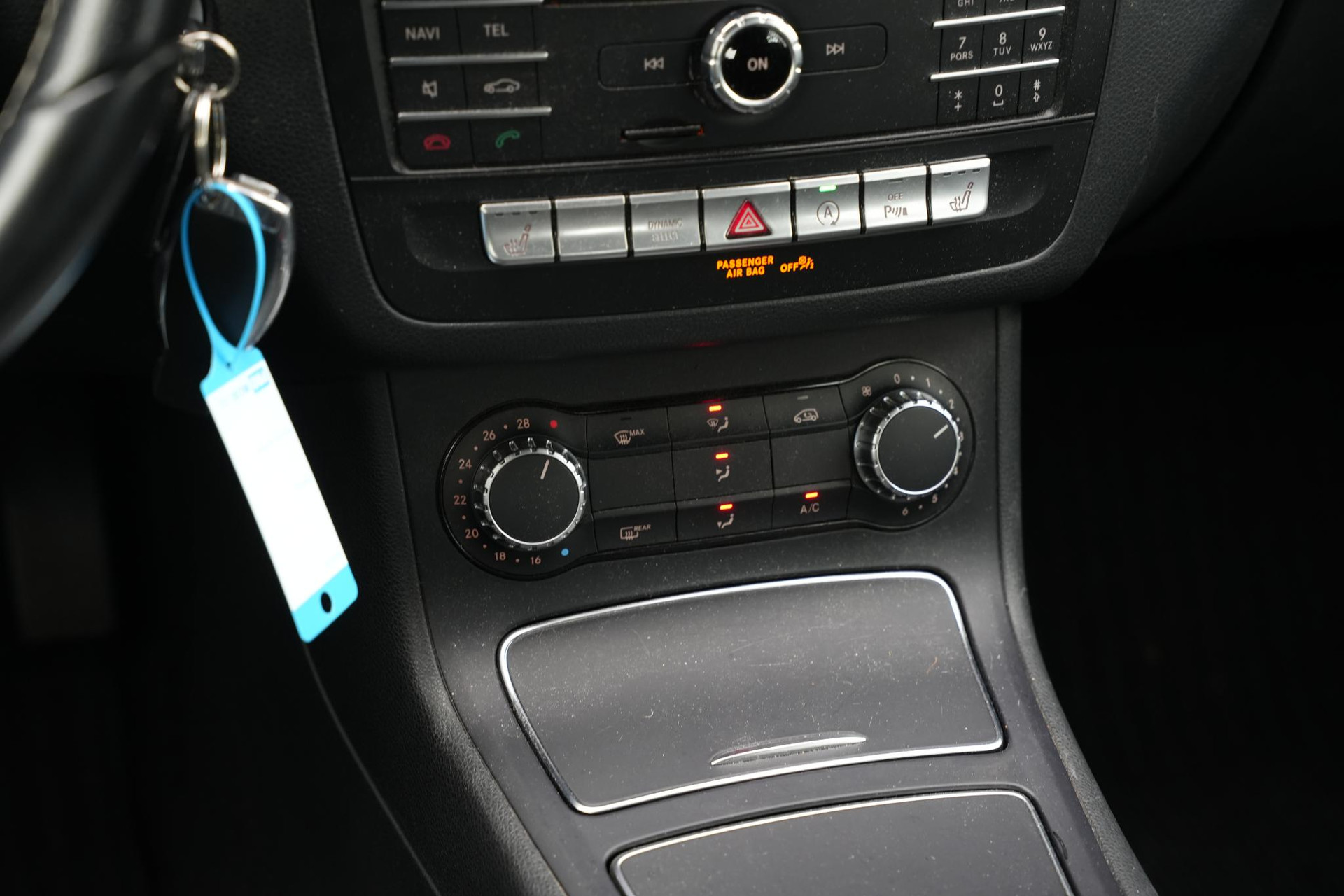 Mercedes-Benz B-Klasse 200 Ambition 2016 KOSMOSBLACK - MET. (191U) 24