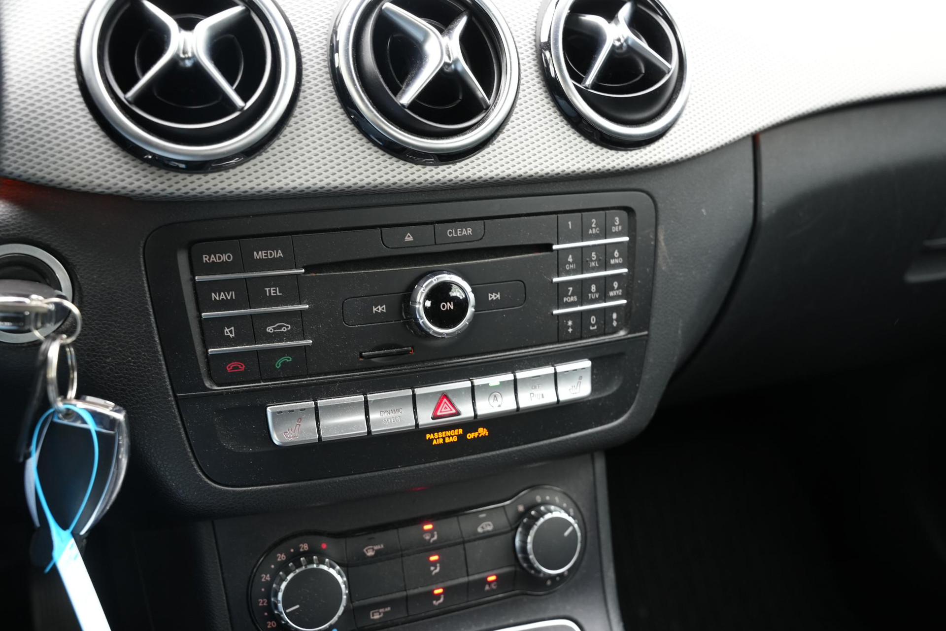 Mercedes-Benz B-Klasse 200 Ambition 2016 KOSMOSBLACK - MET. (191U) 27