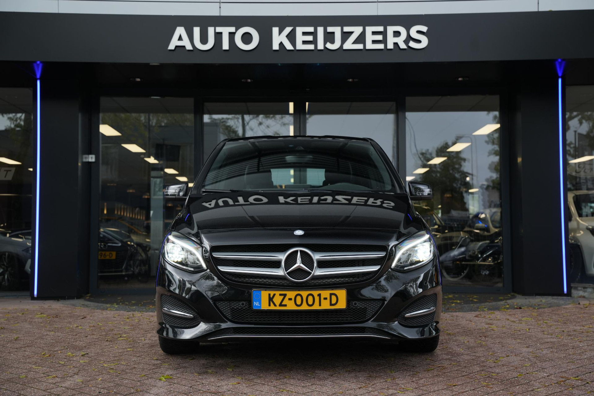 Mercedes-Benz B-Klasse 200 Ambition 2016 KOSMOSBLACK - MET. (191U) 3