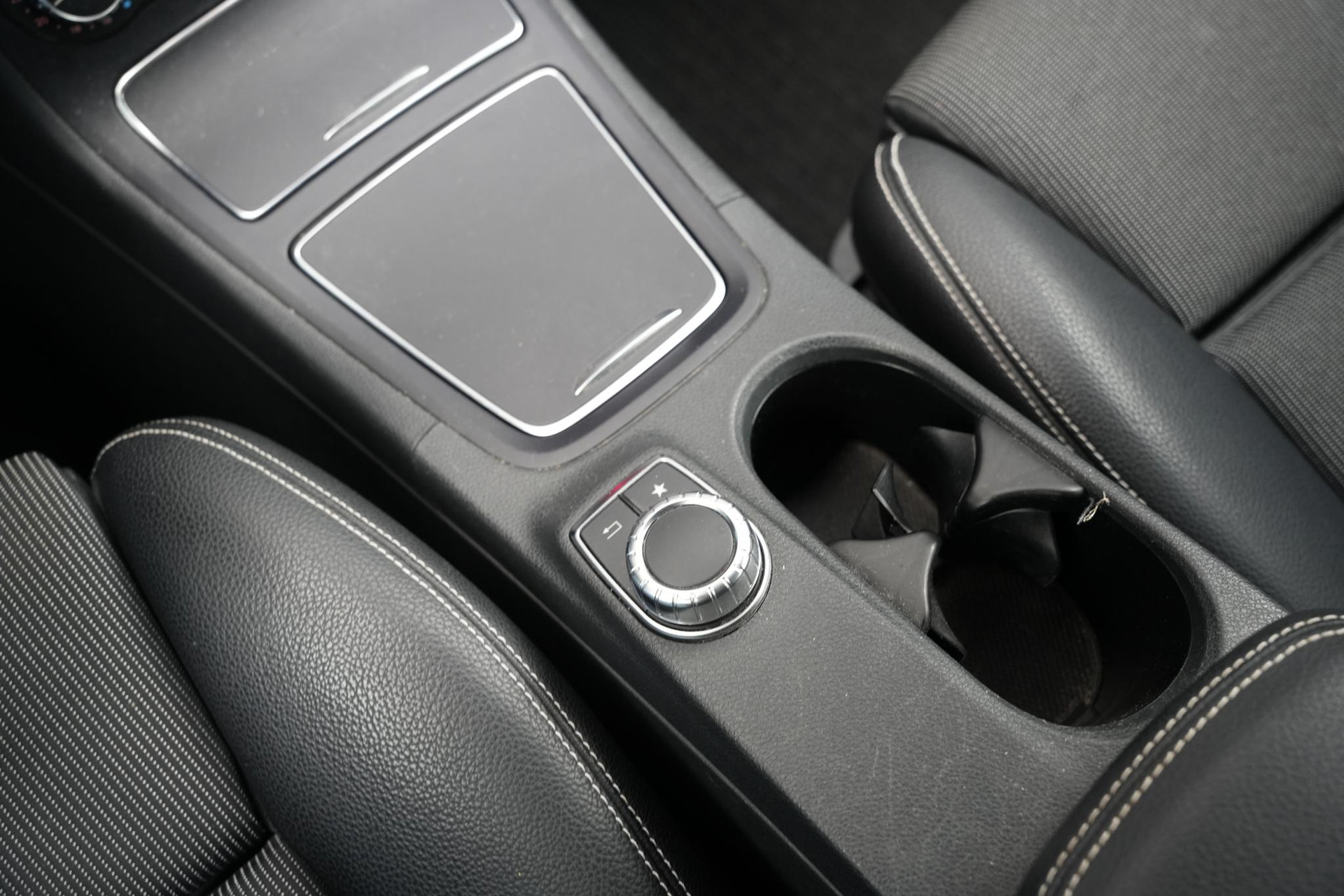 Mercedes-Benz B-Klasse 200 Ambition 2016 KOSMOSBLACK - MET. (191U) 34