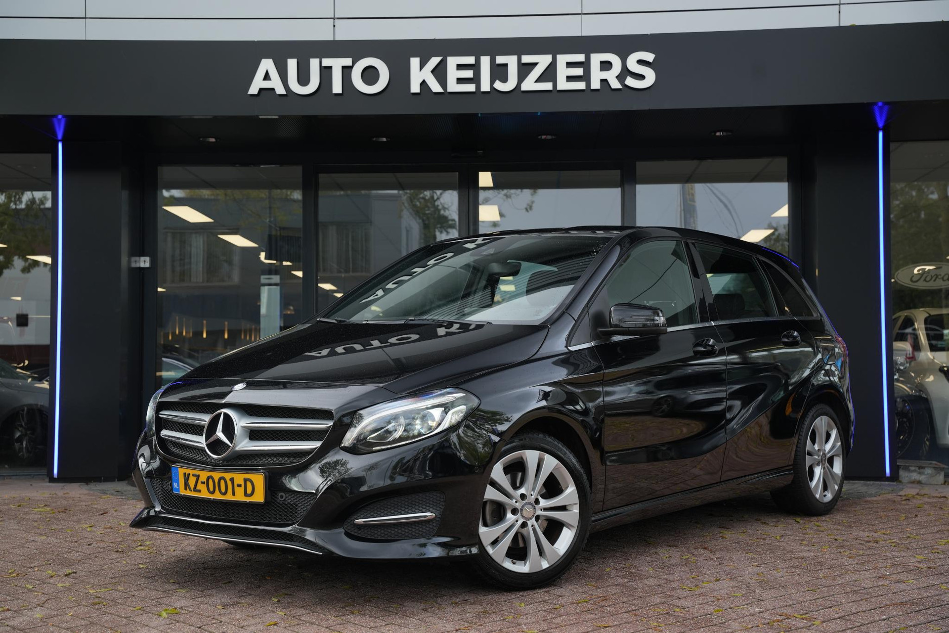 Mercedes-Benz B-Klasse 200 Ambition 2016 KOSMOSBLACK - MET. (191U) 5