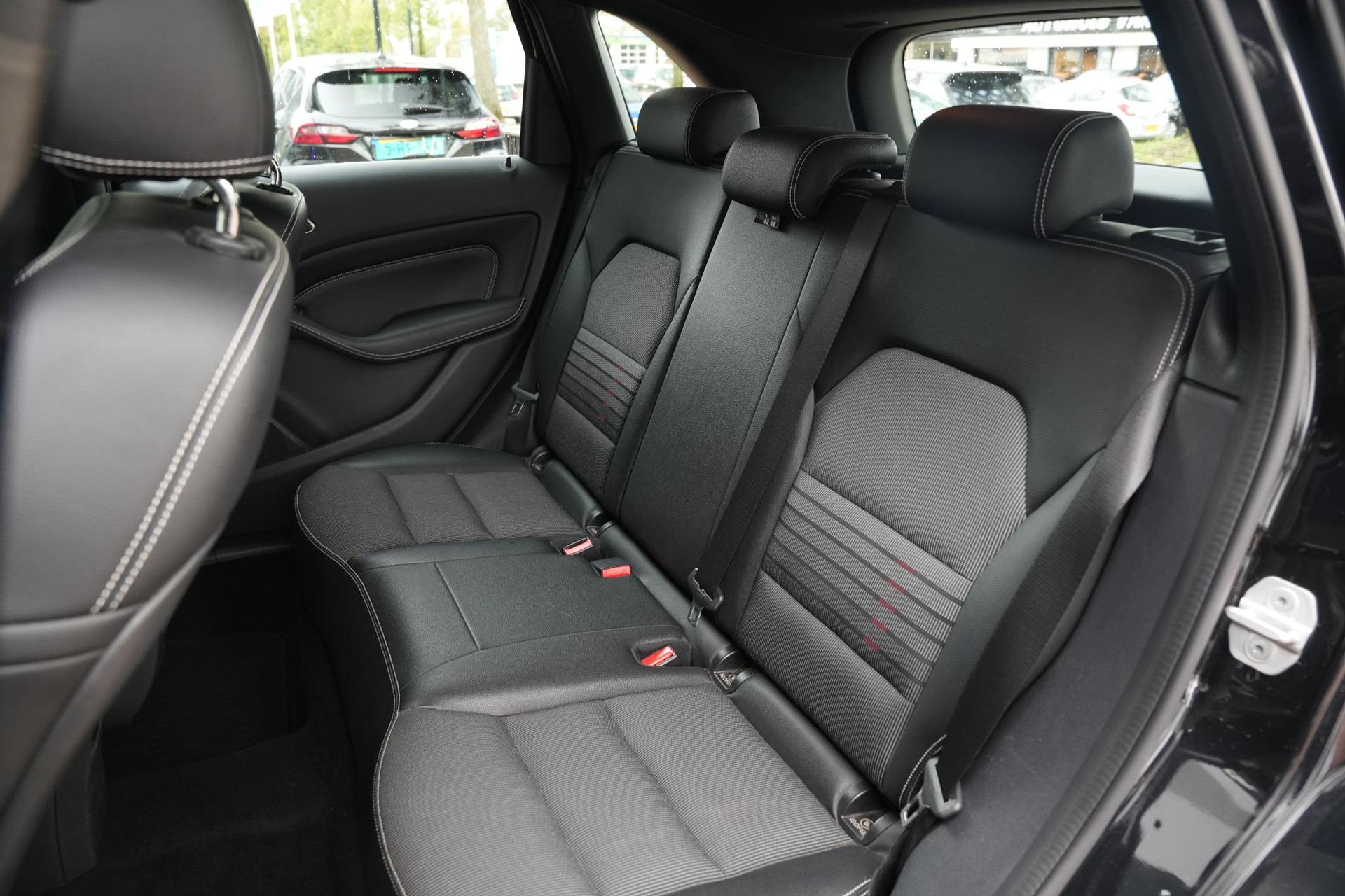 Mercedes-Benz B-Klasse 200 Ambition 2016 KOSMOSBLACK - MET. (191U) 6