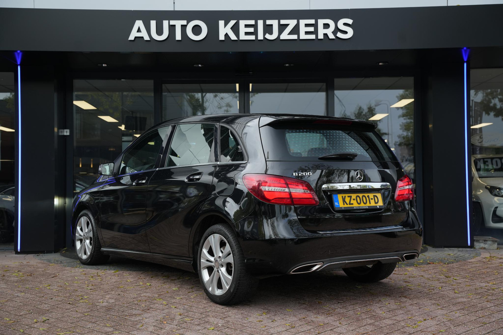 Mercedes-Benz B-Klasse 200 Ambition 2016 KOSMOSBLACK - MET. (191U) 9