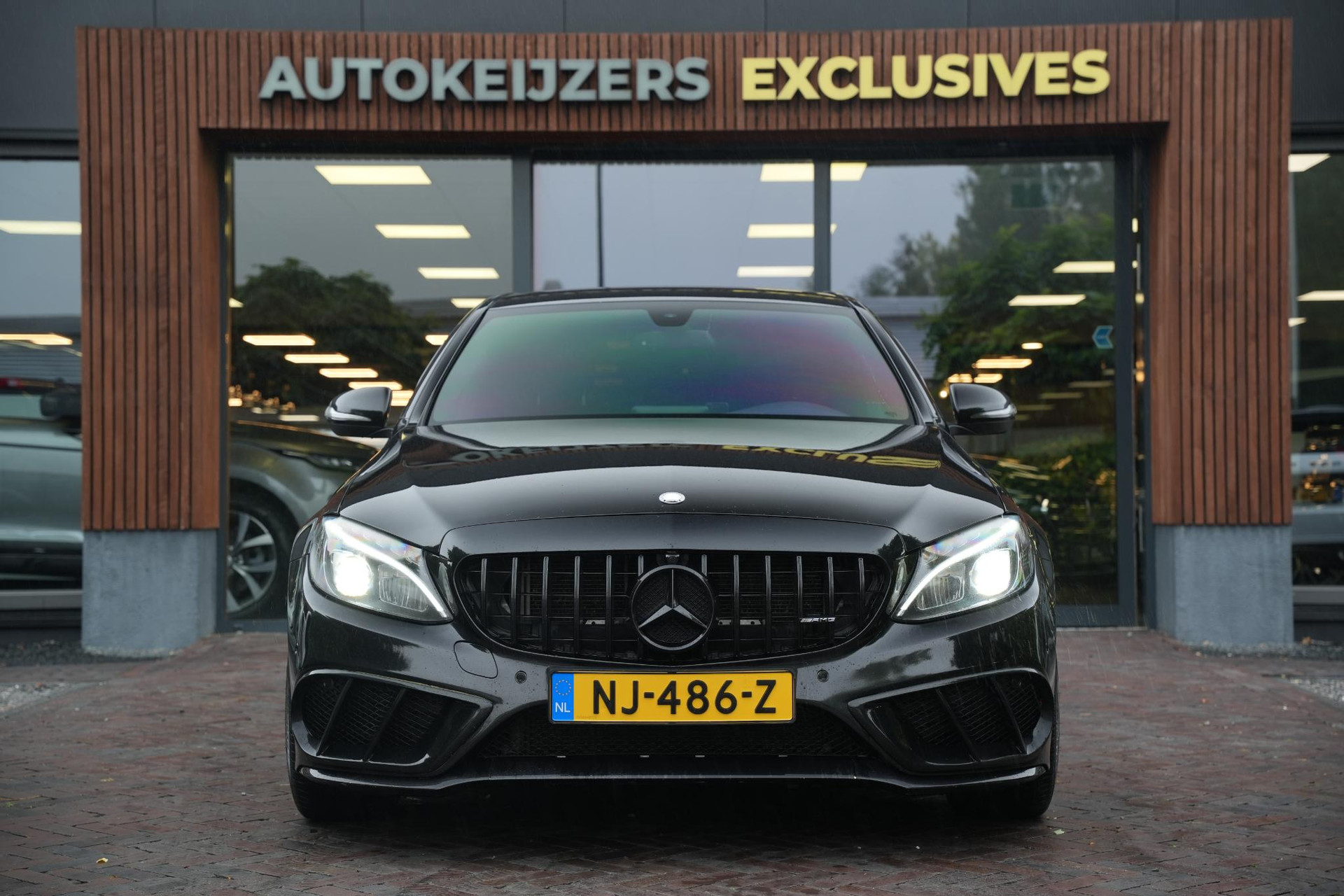 Mercedes-Benz C-Klasse 180 AMG Sport Edition 2017 OBSIDIAN BLACK (197U) 3
