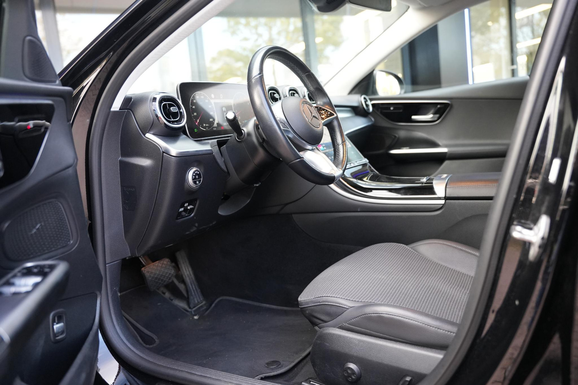 Mercedes-Benz C-Klasse 180 Business Line 2022  19