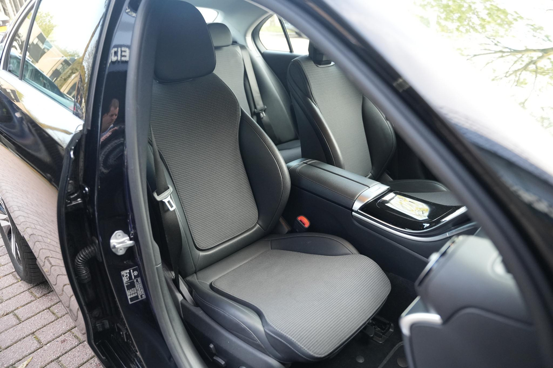 Mercedes-Benz C-Klasse 180 Business Line 2022  24