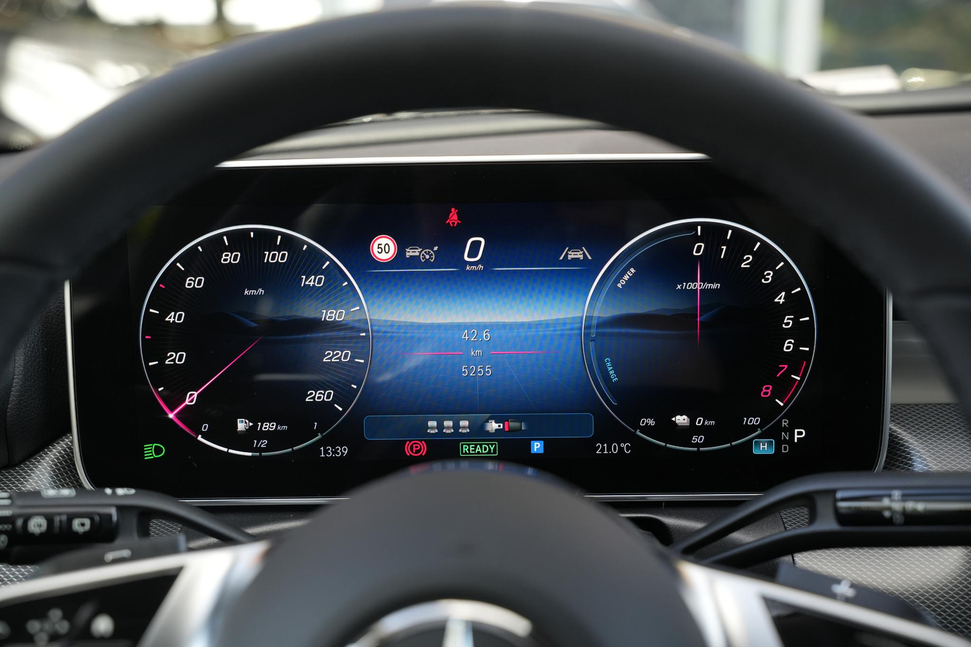 Mercedes-Benz C-Klasse 300 e Business Solution 2025 Obsidian black - metallic finish (197U) 13