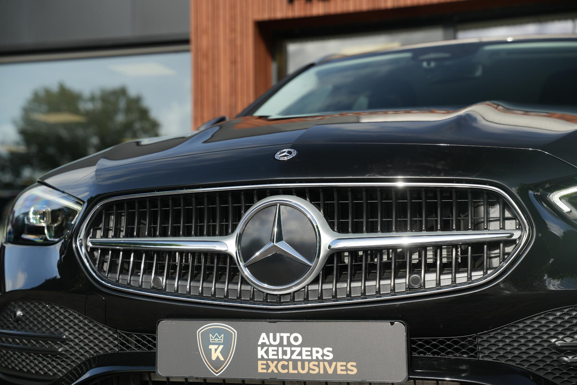 Mercedes-Benz C-Klasse 300 e Business Solution 2025 Obsidian black - metallic finish (197U) 15