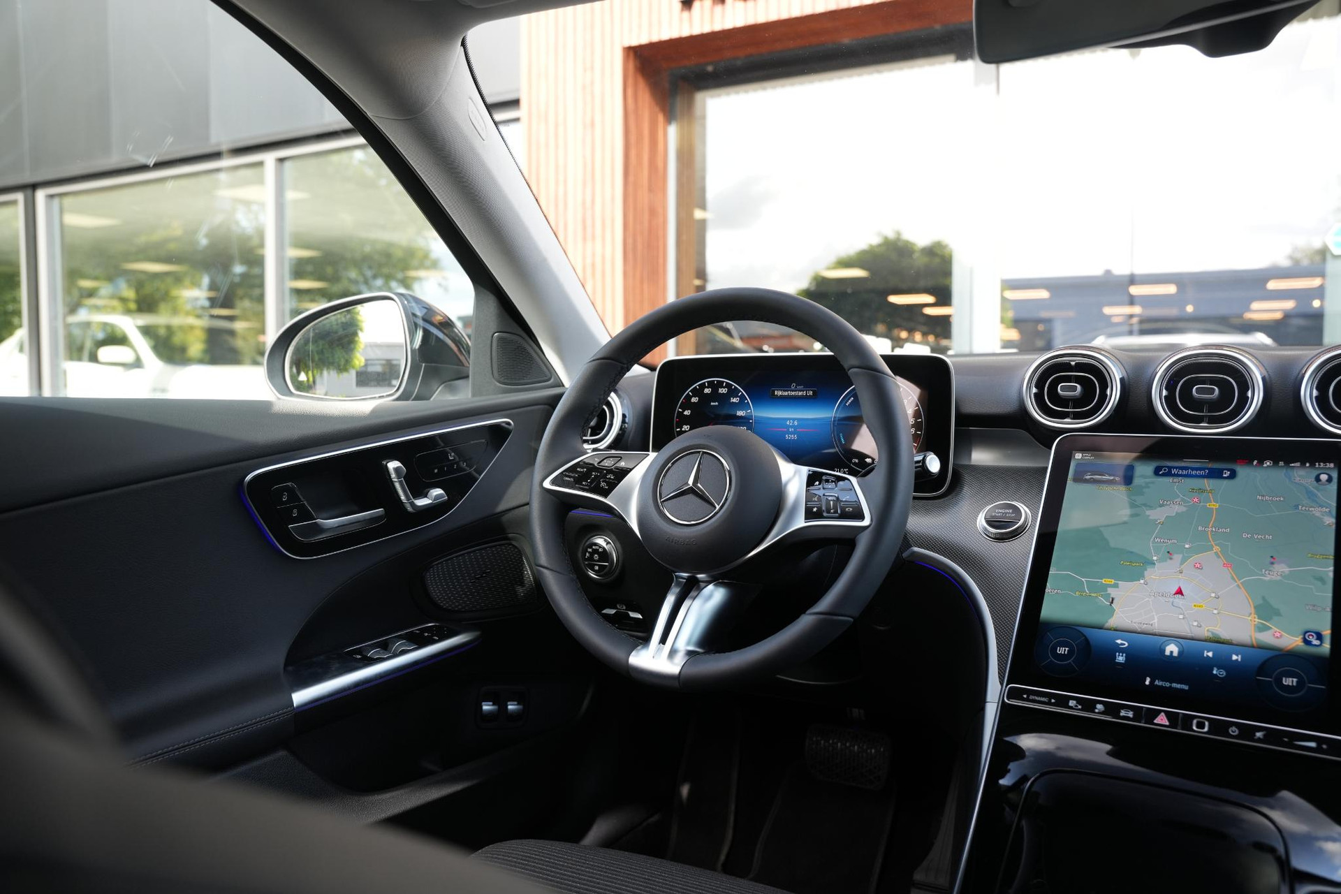 Mercedes-Benz C-Klasse 300 e Business Solution 2025 Obsidian black - metallic finish (197U) 27