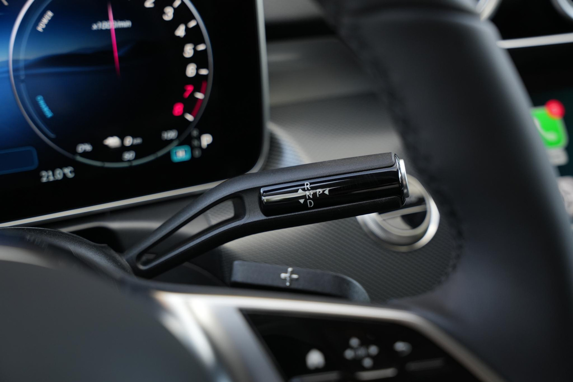 Mercedes-Benz C-Klasse 300 e Business Solution 2025 Obsidian black - metallic finish (197U) 32