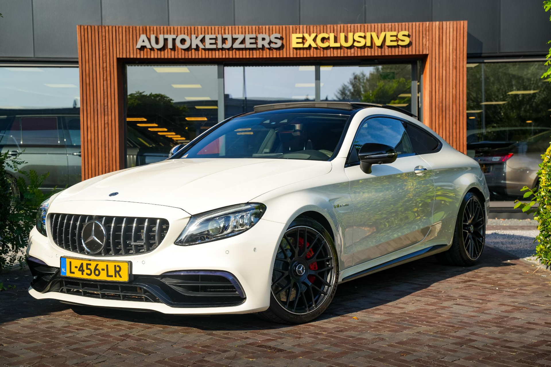 Mercedes-Benz C-Klasse Coupé AMG 63 S Premium Plus Pack 2020 MANUFAKTUR diamond white bright - Metallic finish (799U) 10