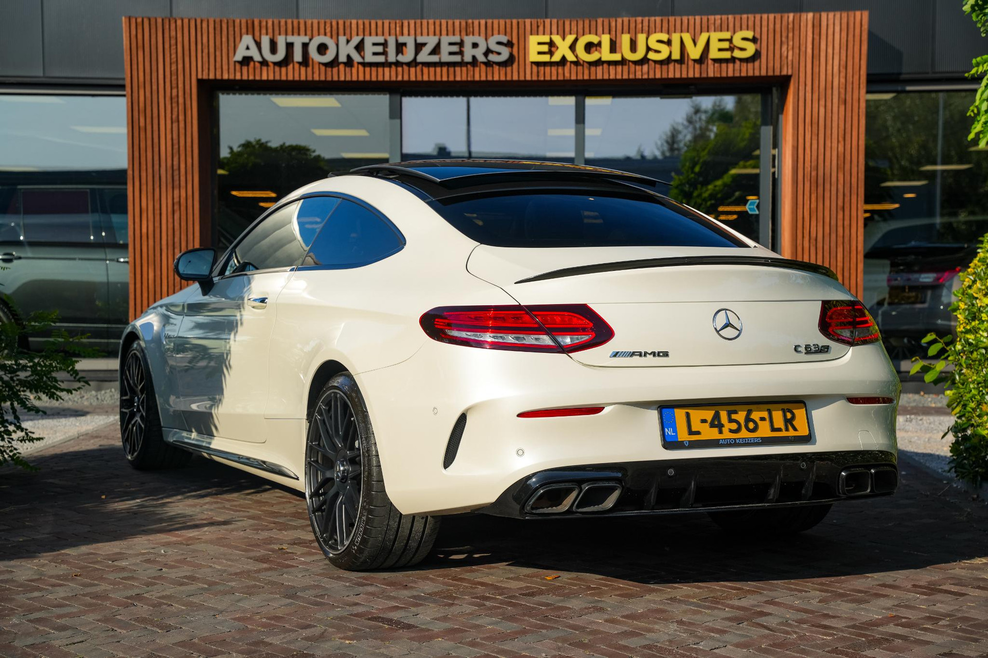 Mercedes-Benz C-Klasse Coupé AMG 63 S Premium Plus Pack 2020 MANUFAKTUR diamond white bright - Metallic finish (799U) 3