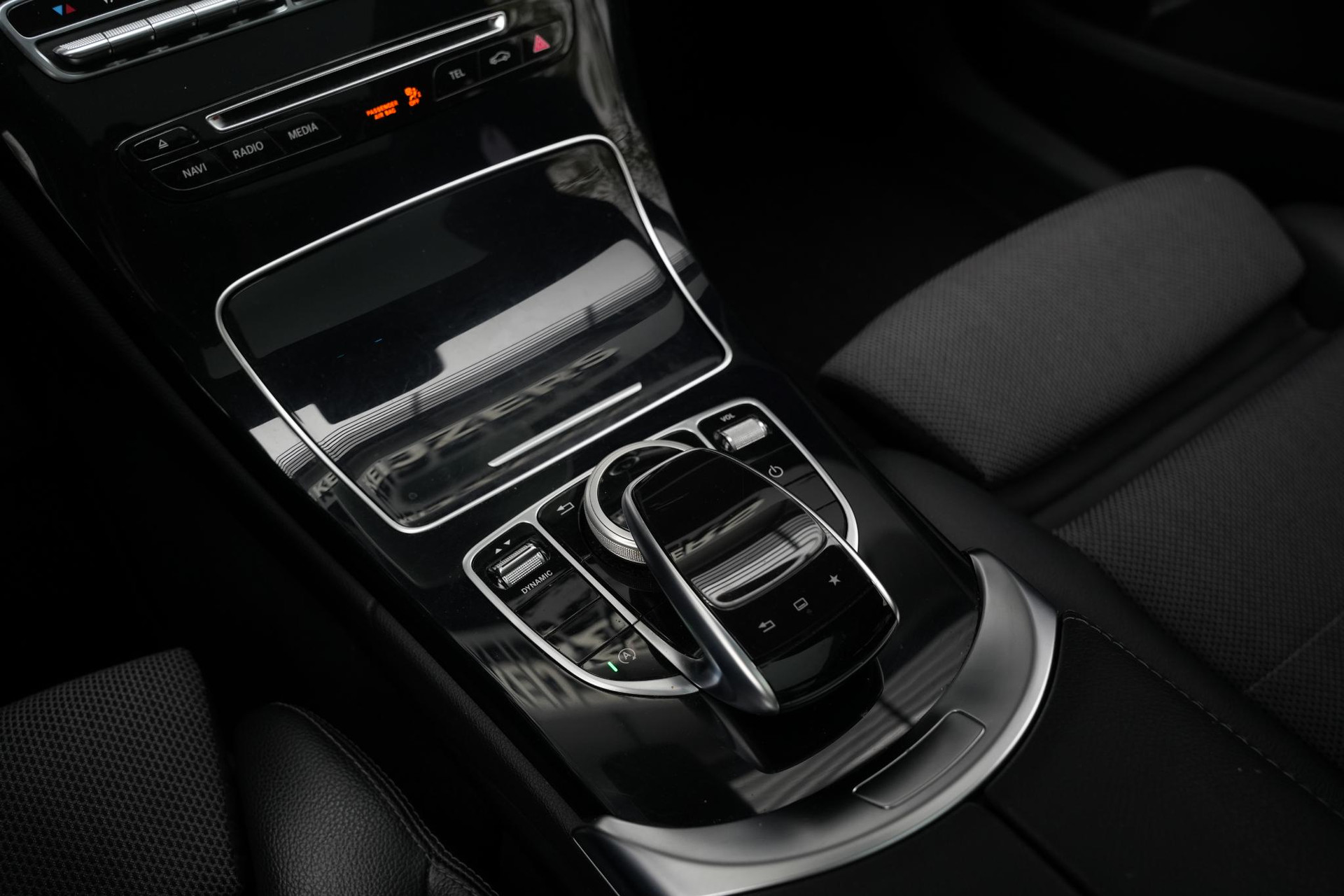 Mercedes-Benz C-Klasse Estate 200 Prestige 2016 IRIDIUM SILVER - METALLIC FINISH (775U) 30