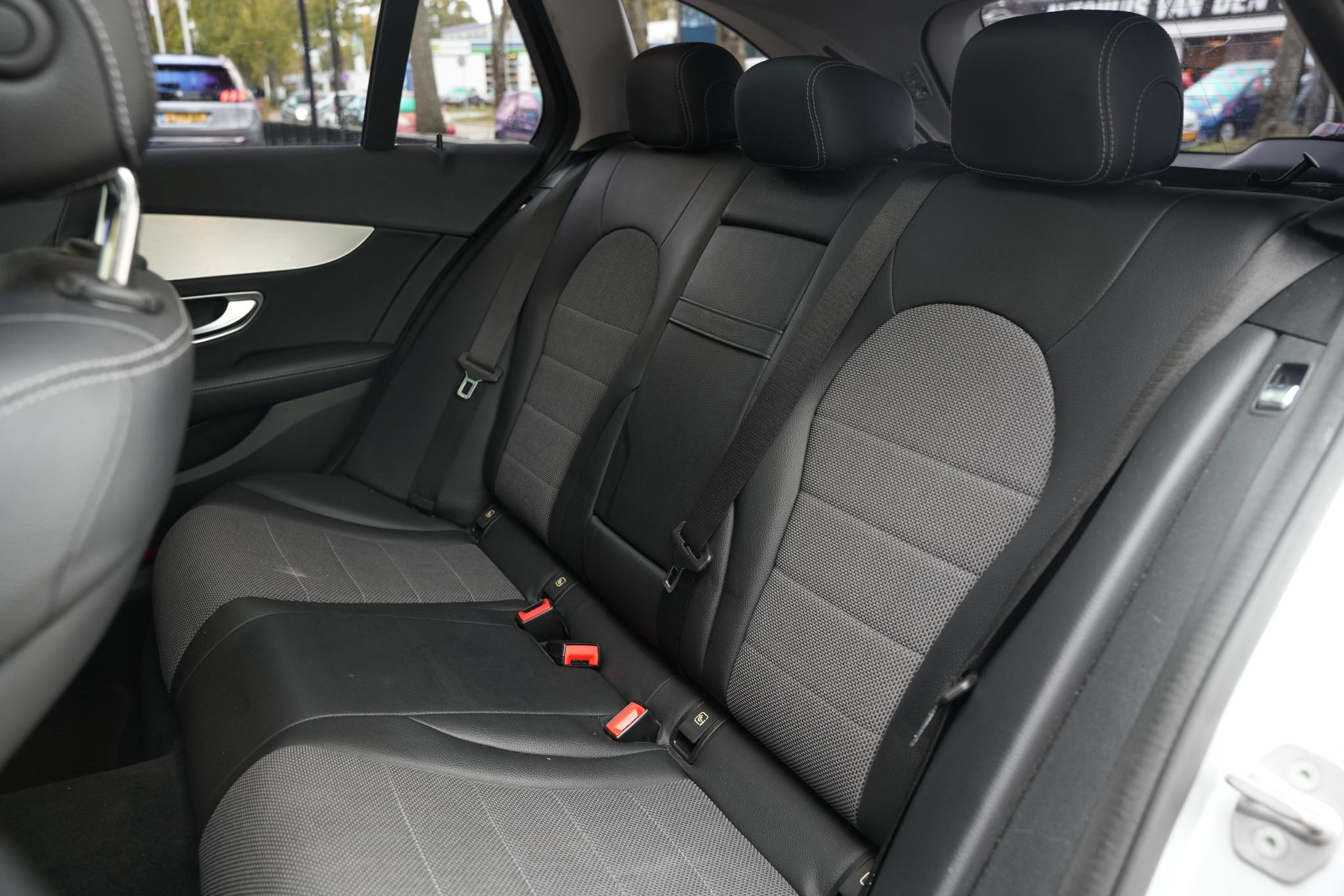 Mercedes-Benz C-Klasse Estate 200 Prestige 2016 IRIDIUM SILVER - METALLIC FINISH (775U) 6