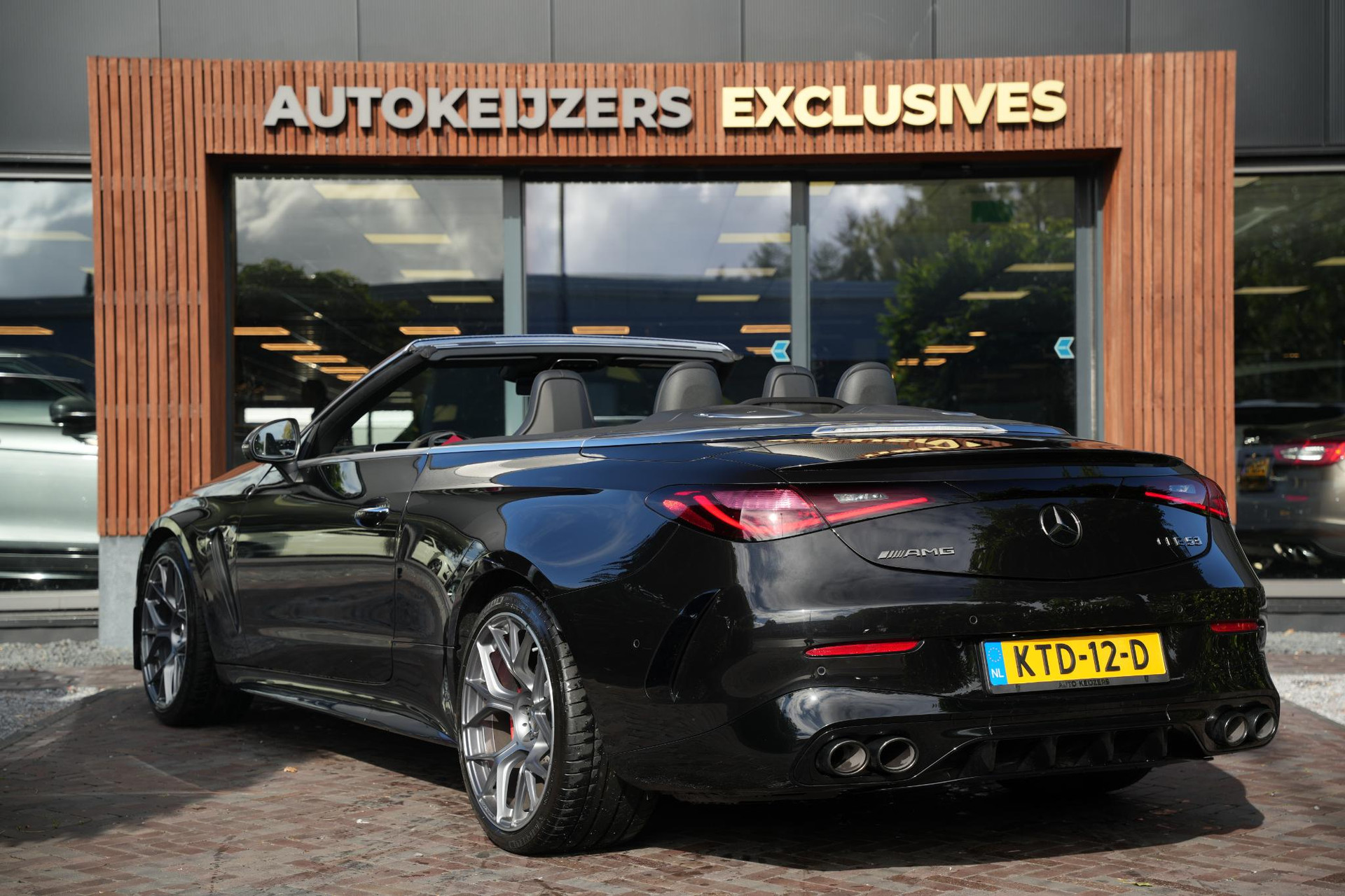 Mercedes-Benz CLE Cabriolet AMG 53 4MATIC+ 2025 Obsidian black - metallic finish (197U) 11